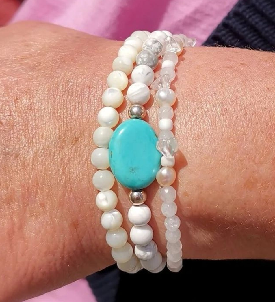 Armband Set in Weiss nach Kundinnen Wunsch