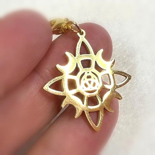 Hexenknoten Karabiner Anhänger – geweiht für Schutz, Harmonie & spirituelle Stärke