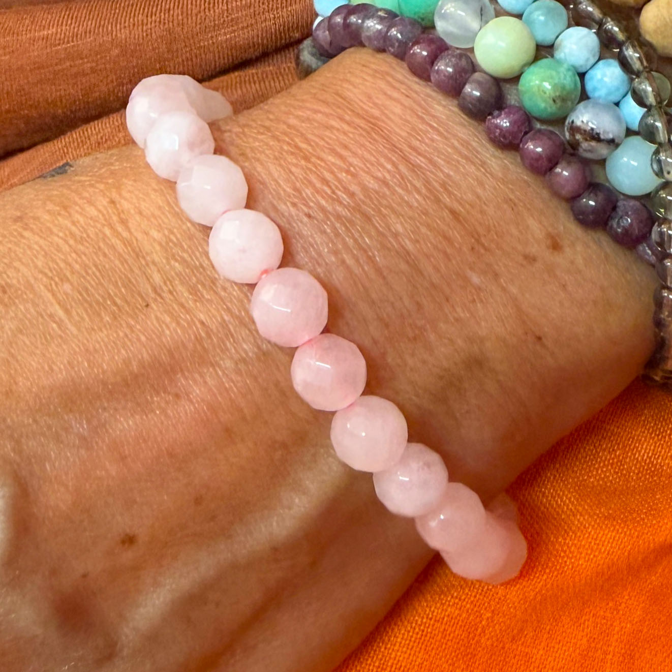 💗 Rosenquarz Edelstein Armband facettiert 8 mm – geweiht für die Schönheit des Lebens & Herzensfreude
