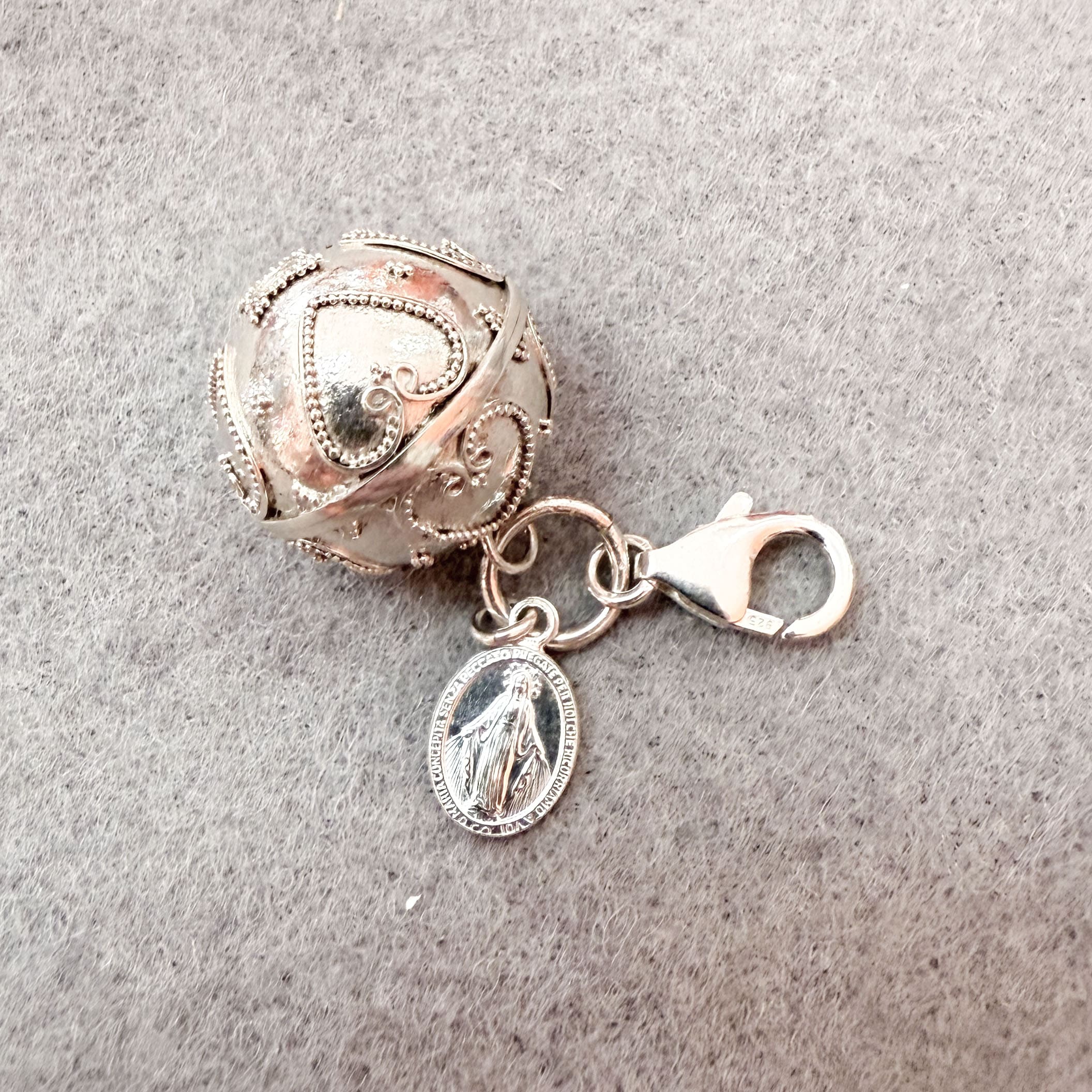 Maria Engelsrufer Charm Anhänger – geweiht für Trost, Schutz & Liebe