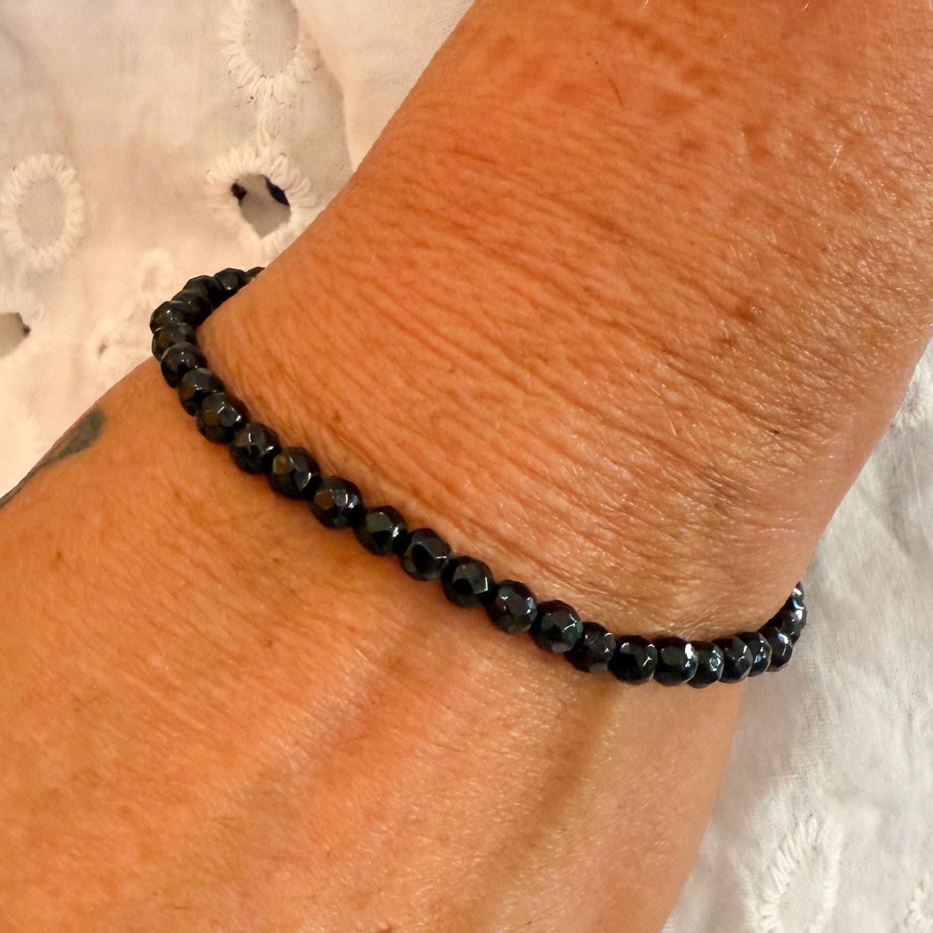 Onyx Edelstein Armband 4 mm facettiert - Schutz & Stärke in Schwarz