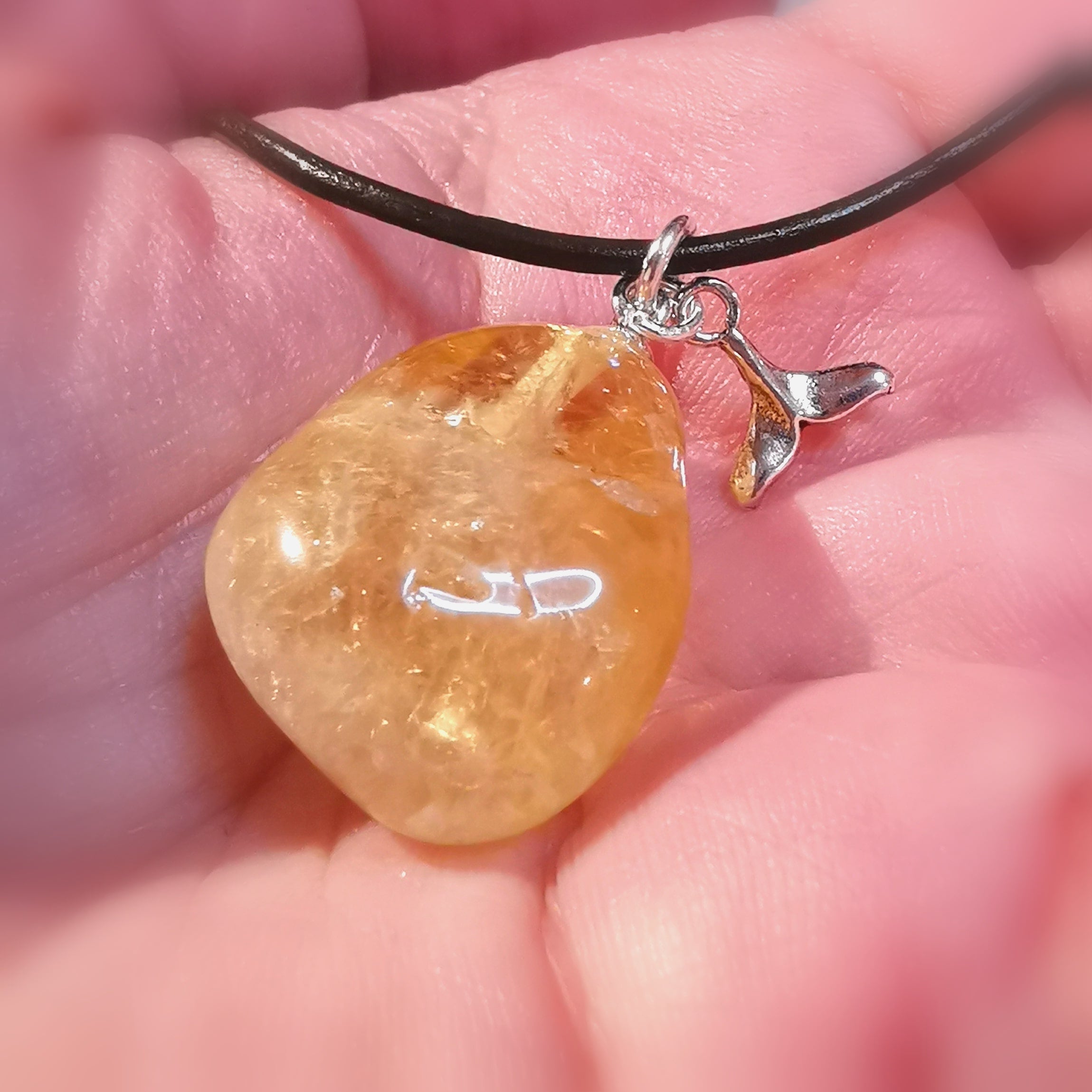 Citrin Edelstein Walflosse Leder Karma Kette, Krafttier Charm, Solarplexus Chakra, geweiht - Vertrauen und Inneres Wissen