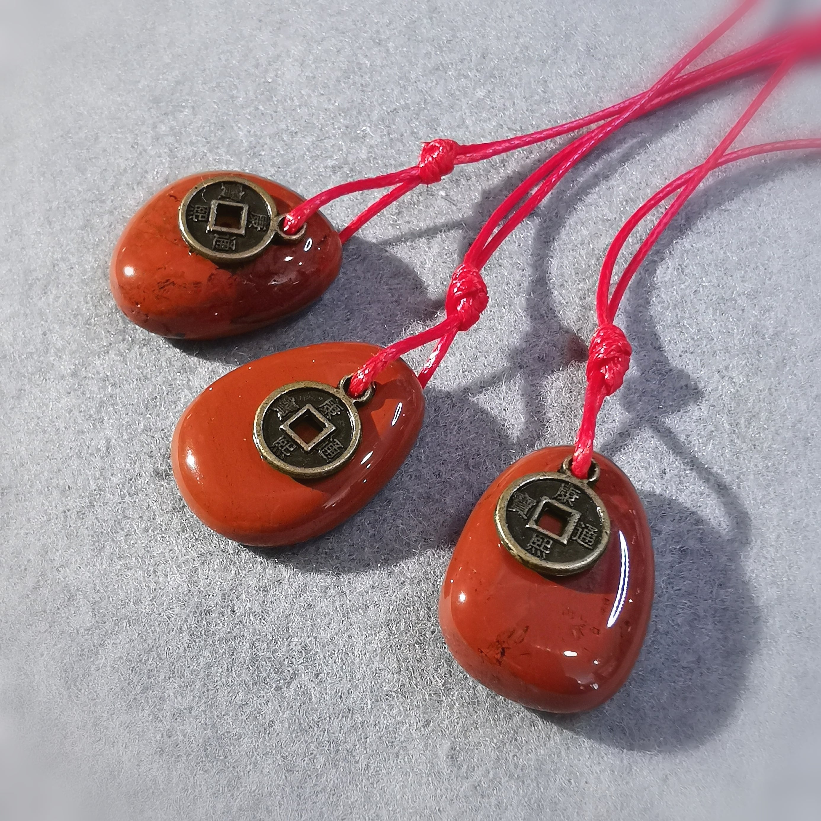 roter Jaspis Edelstein Glücksmünze Karma Kette, geweiht - Liebe und Glück