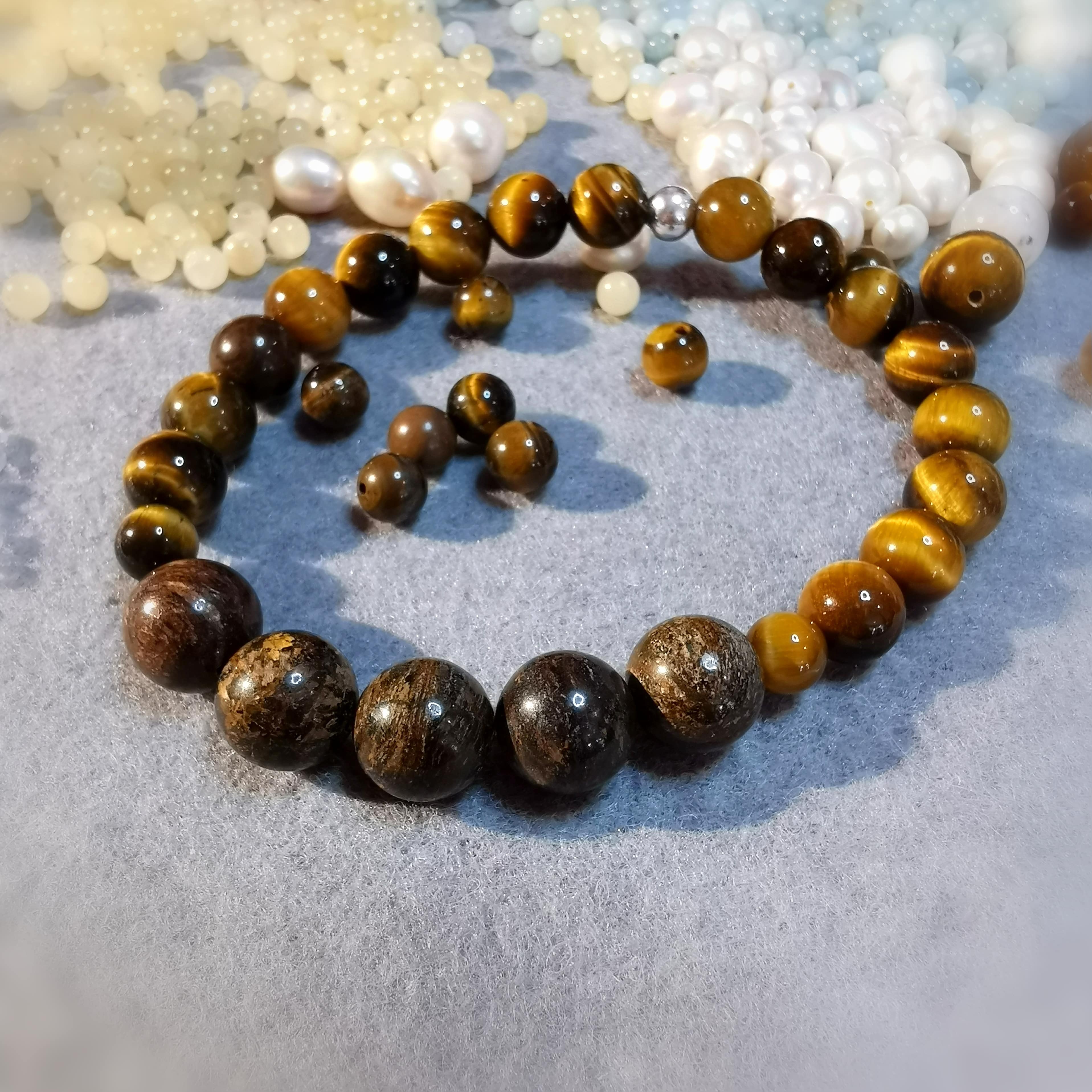 13:01 Bronzit Tigerauge AA Heilstein Edelstein Karmaschmuck Armband Grösse L / XL , Solarplexus Chakra, Innere Kraft