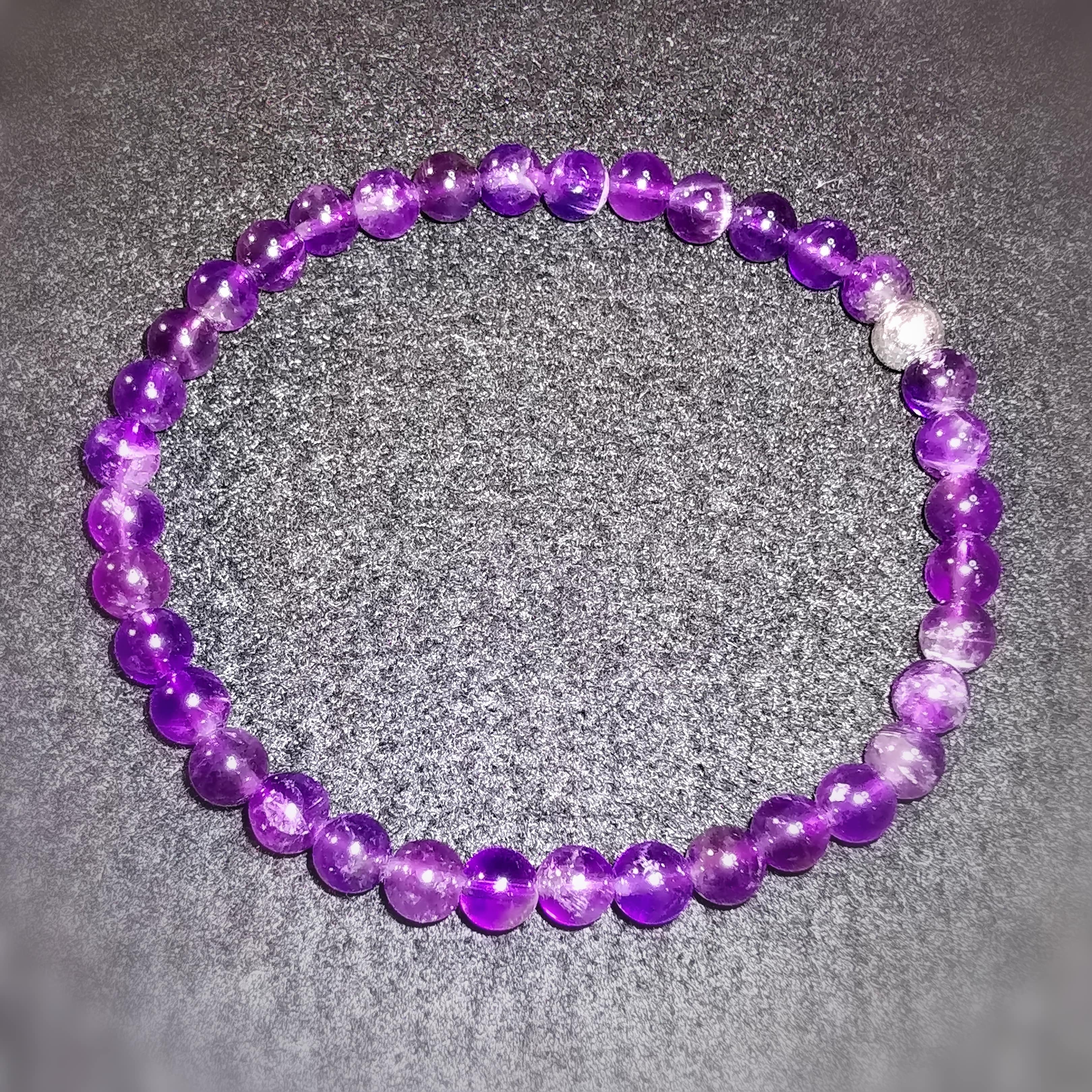 Unikat Amethyst Karma Armband, lichtvolle Edelsteine in AA Qualität, mit Heilstein Pyramide, Geschenkset geweiht