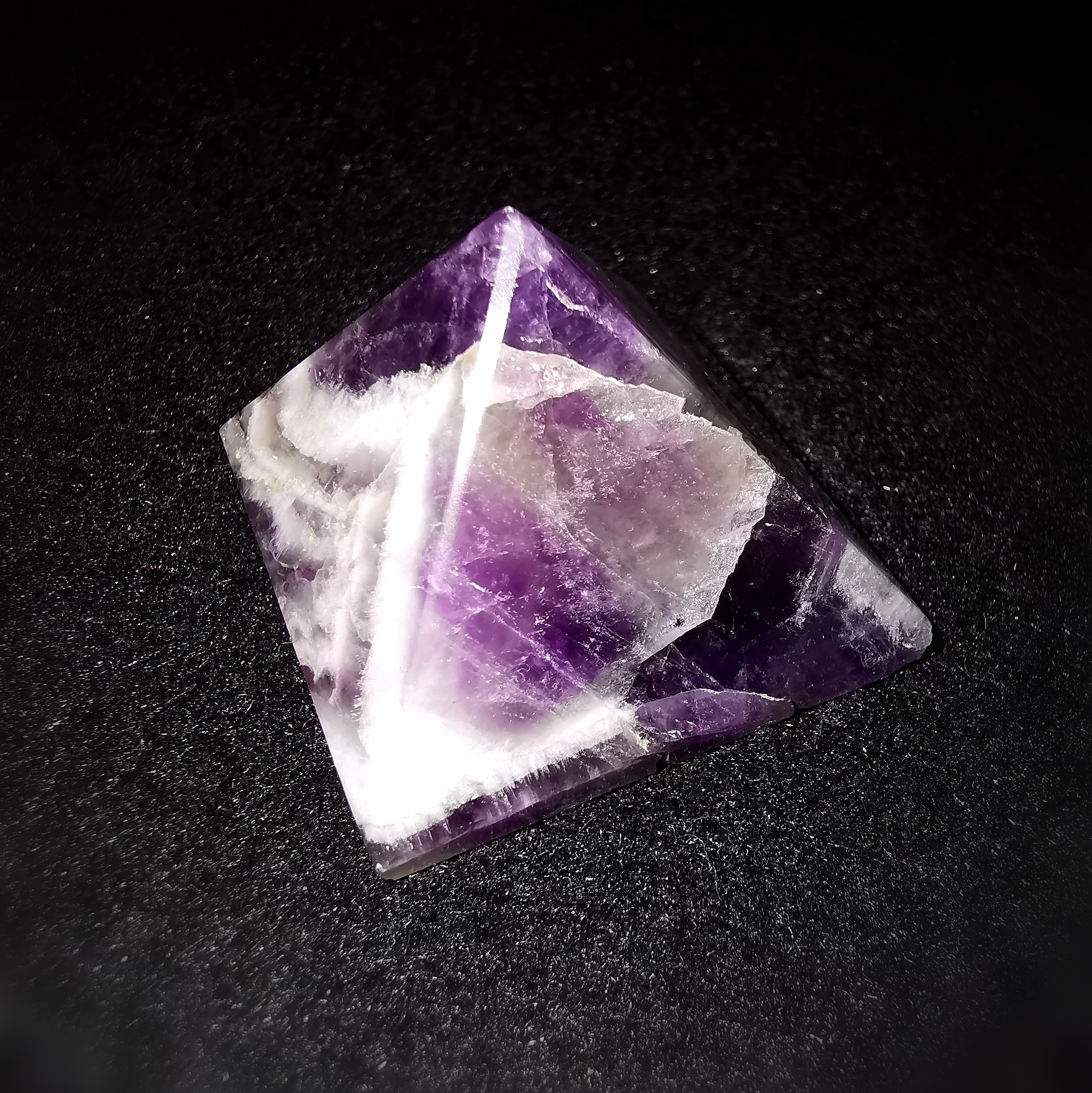 Amethyst Edelstein Pyramide, Gesundheit für Körper, Geist und Seele - Harmonie