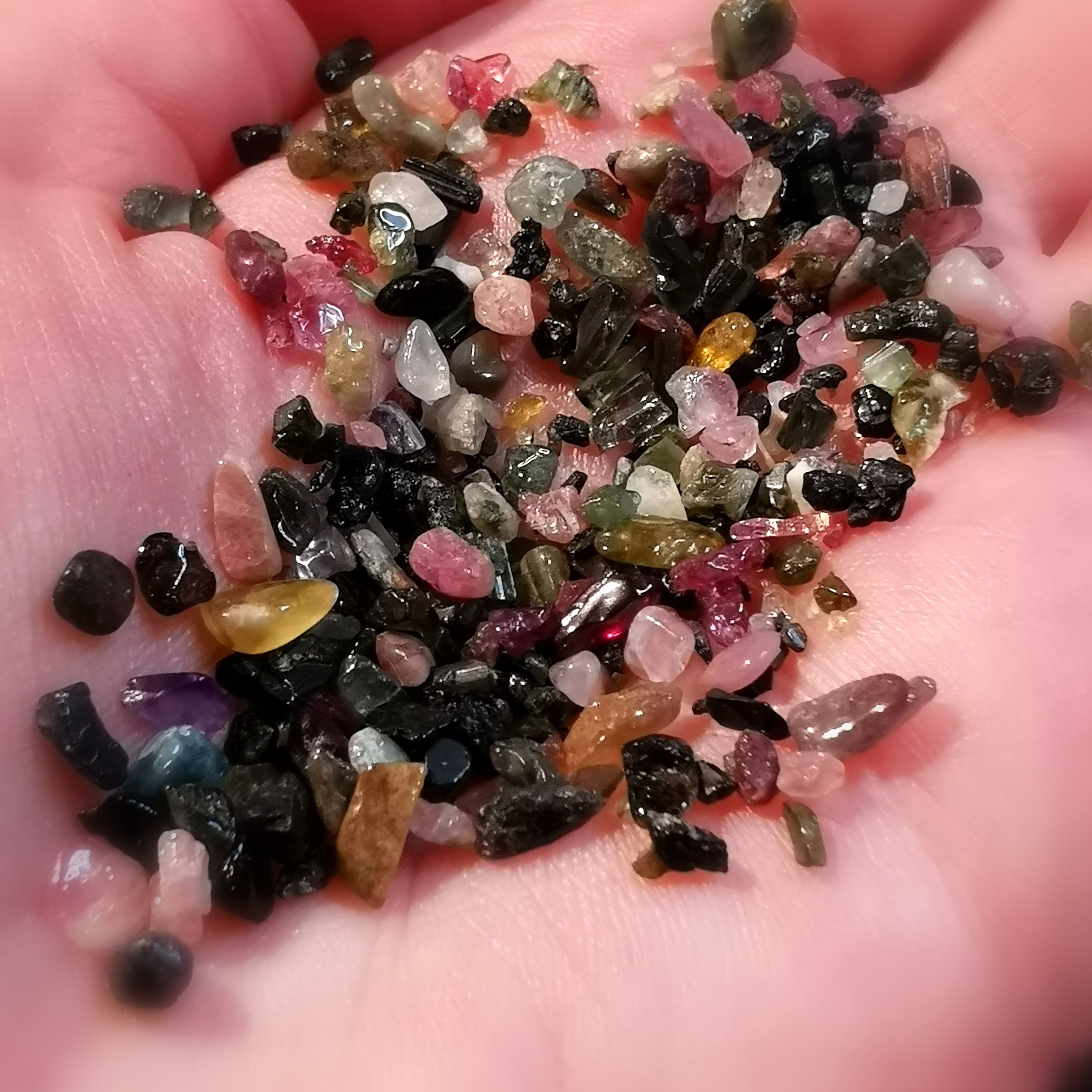 Turmalin Steine mini, rosa rot grün schwarz multicolor, zauberhafte Splittersteinchen: Raumreinigung, Auraschutz - Lebensfreude Weg des Herzens