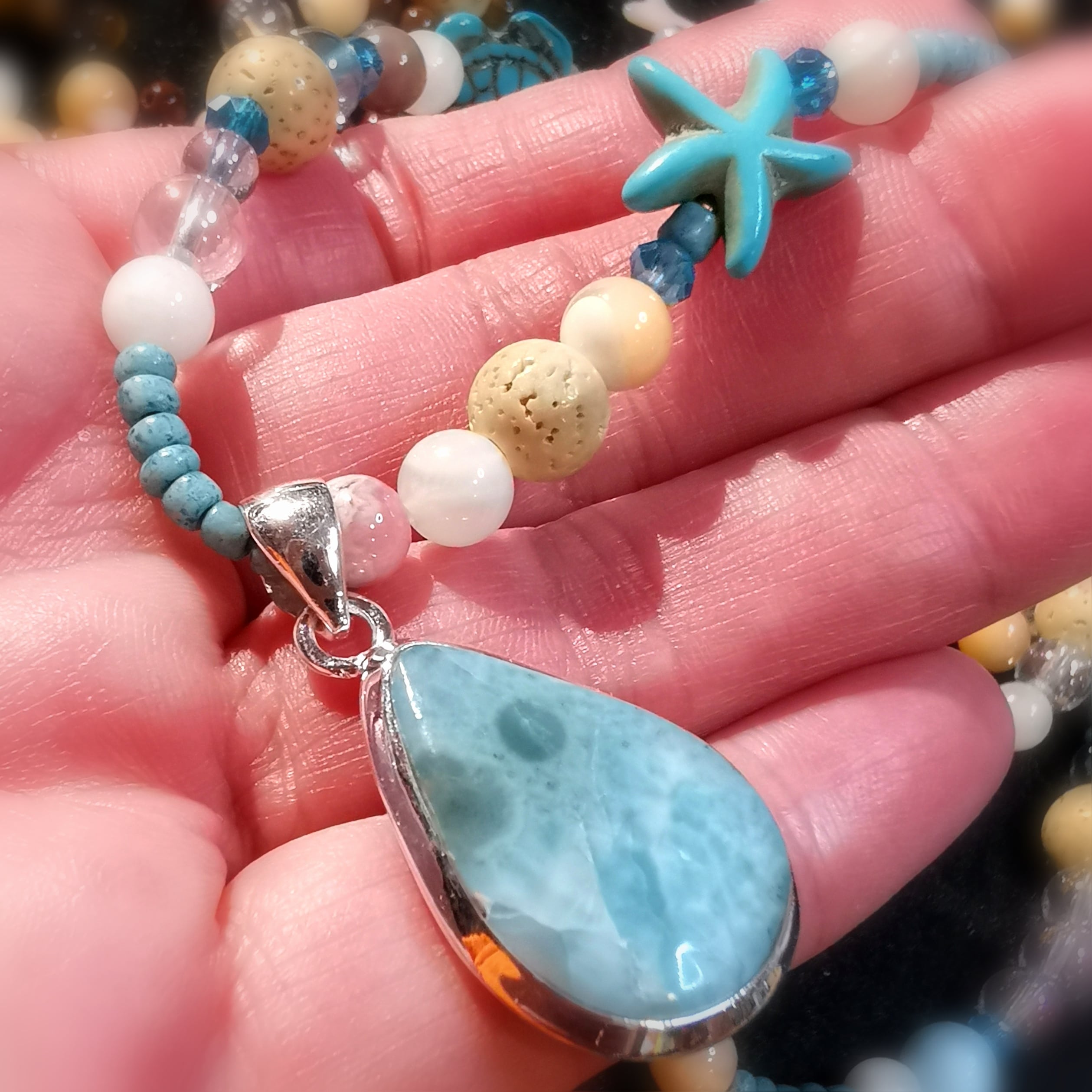 Larimar Perlmutt Lotus Angel Aura Boho Kette, geweiht: Krafttier Schmuck Schildkröte und Seestern, Vertrauen und Fröhlichkeit