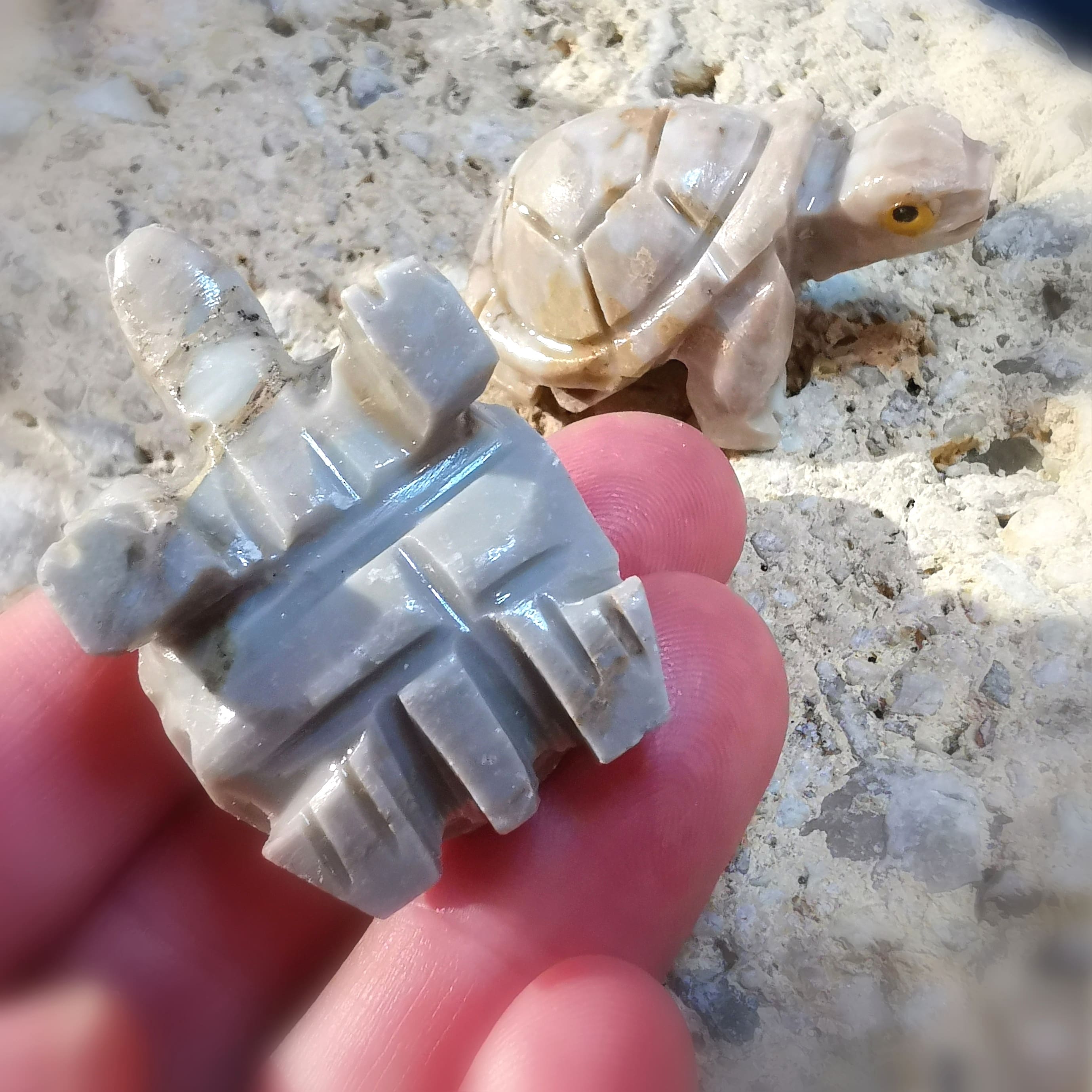 Schildkröte Serpentin, hell natur, geweihtes Edelstein Karma Krafttier, Talisman Handschmeichler Taschenstein, Meditationsstein