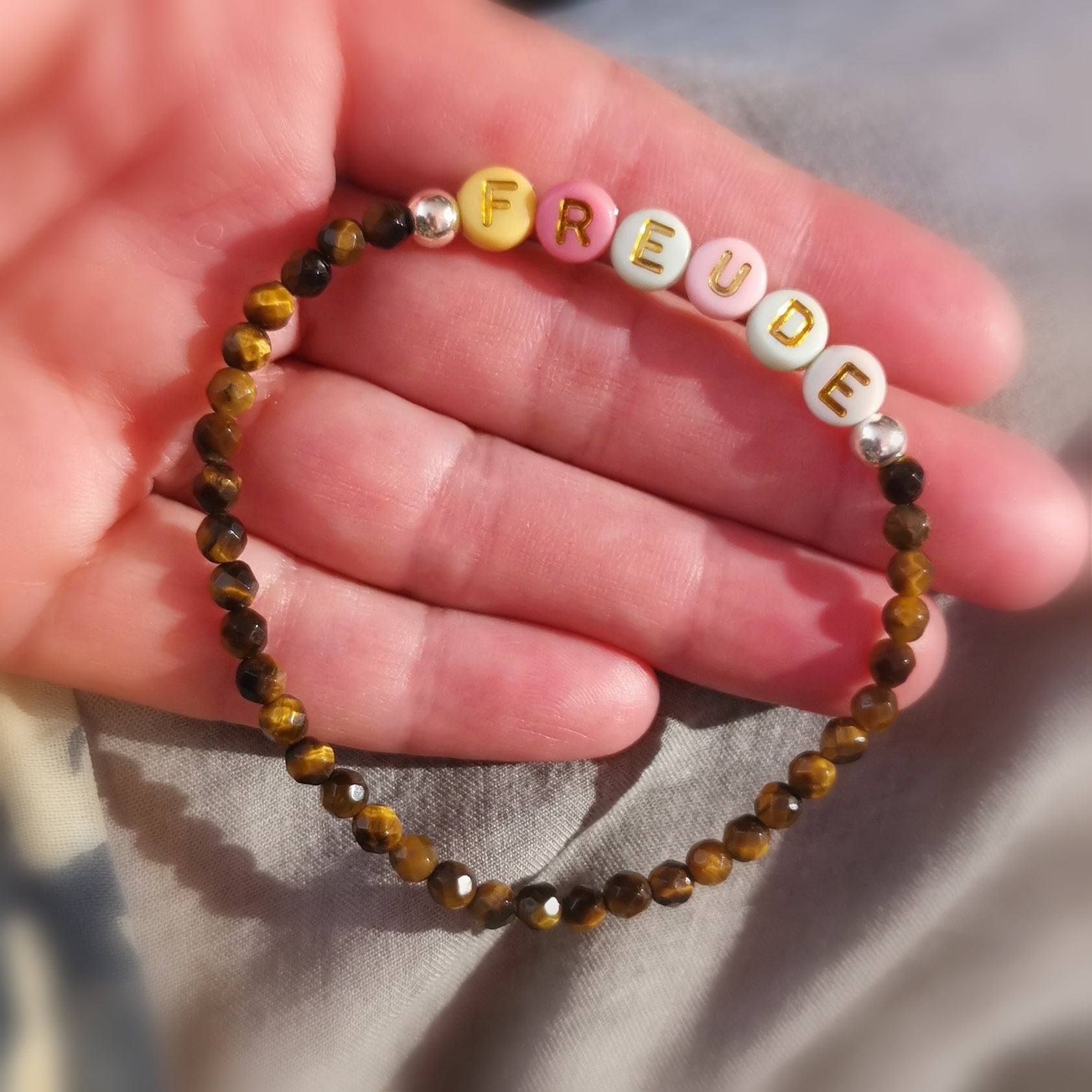 stille Worte, Tigerauge Edelstein Heilstein Karma Armband, geweiht - Freude