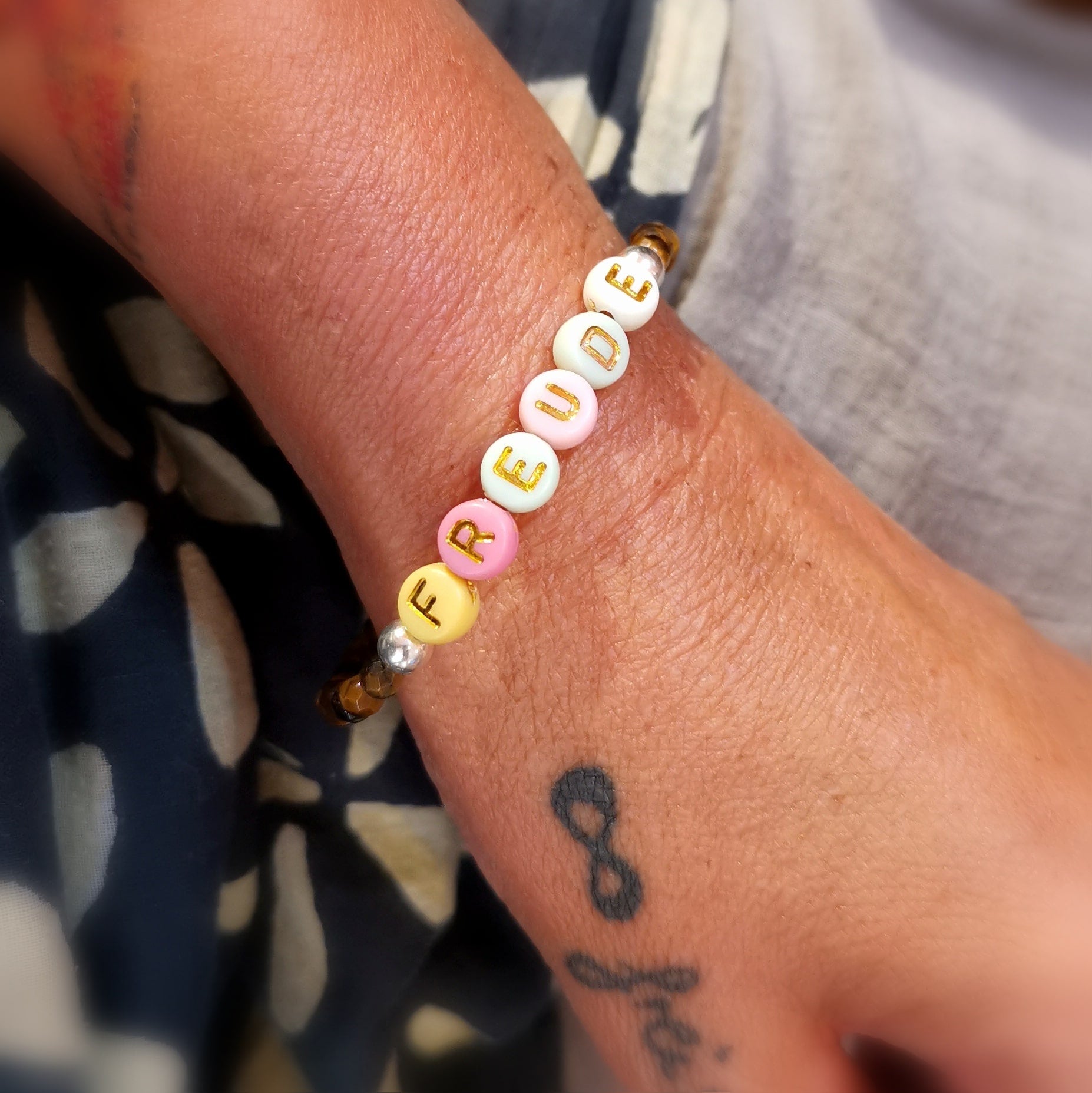 stille Worte, Tigerauge Edelstein Heilstein Karma Armband, geweiht - Freude