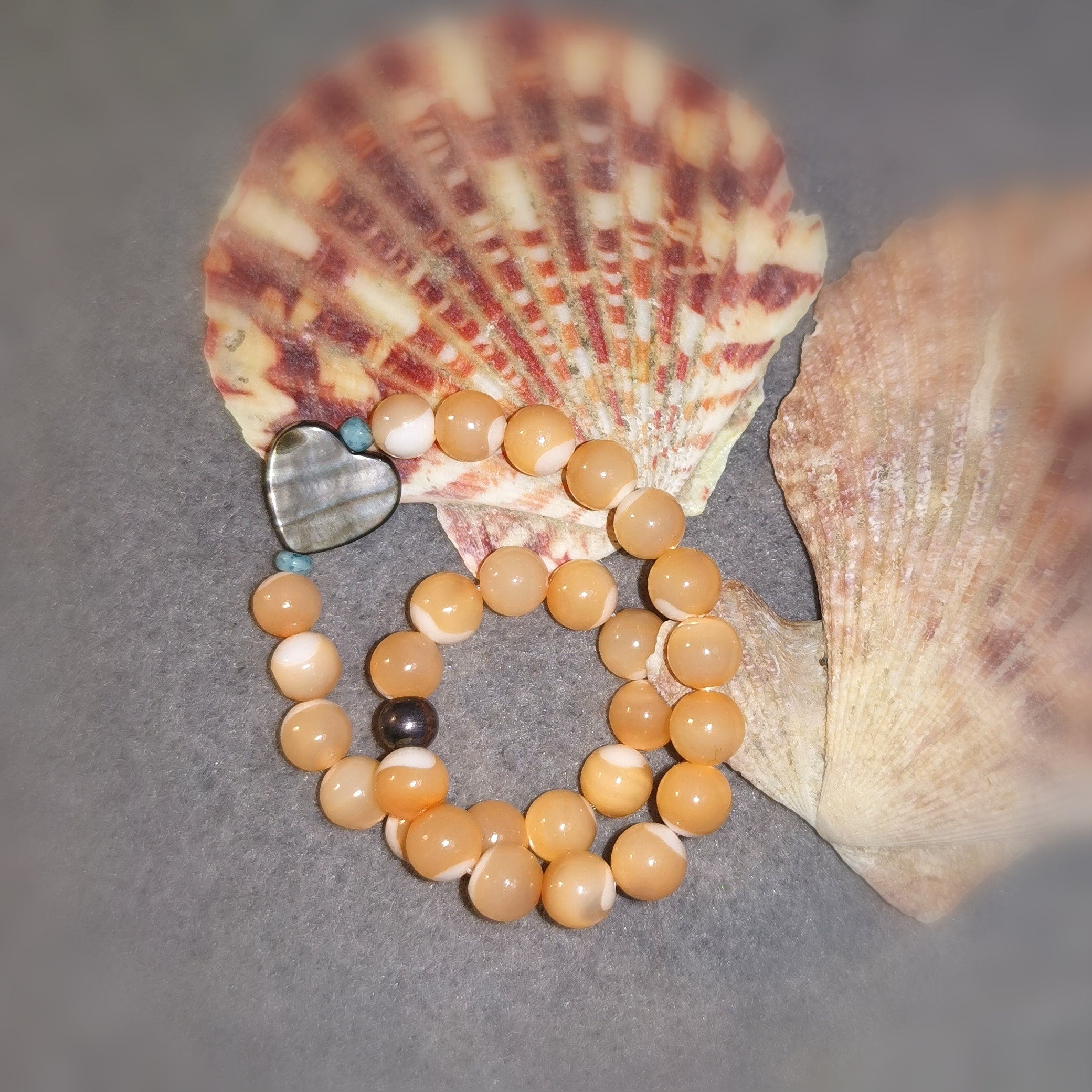 geweiht: Perlmutt Karma Herz Armband, mit Paua Muschel, Edelstein Heilstein Boho Mode, liebevoll leben