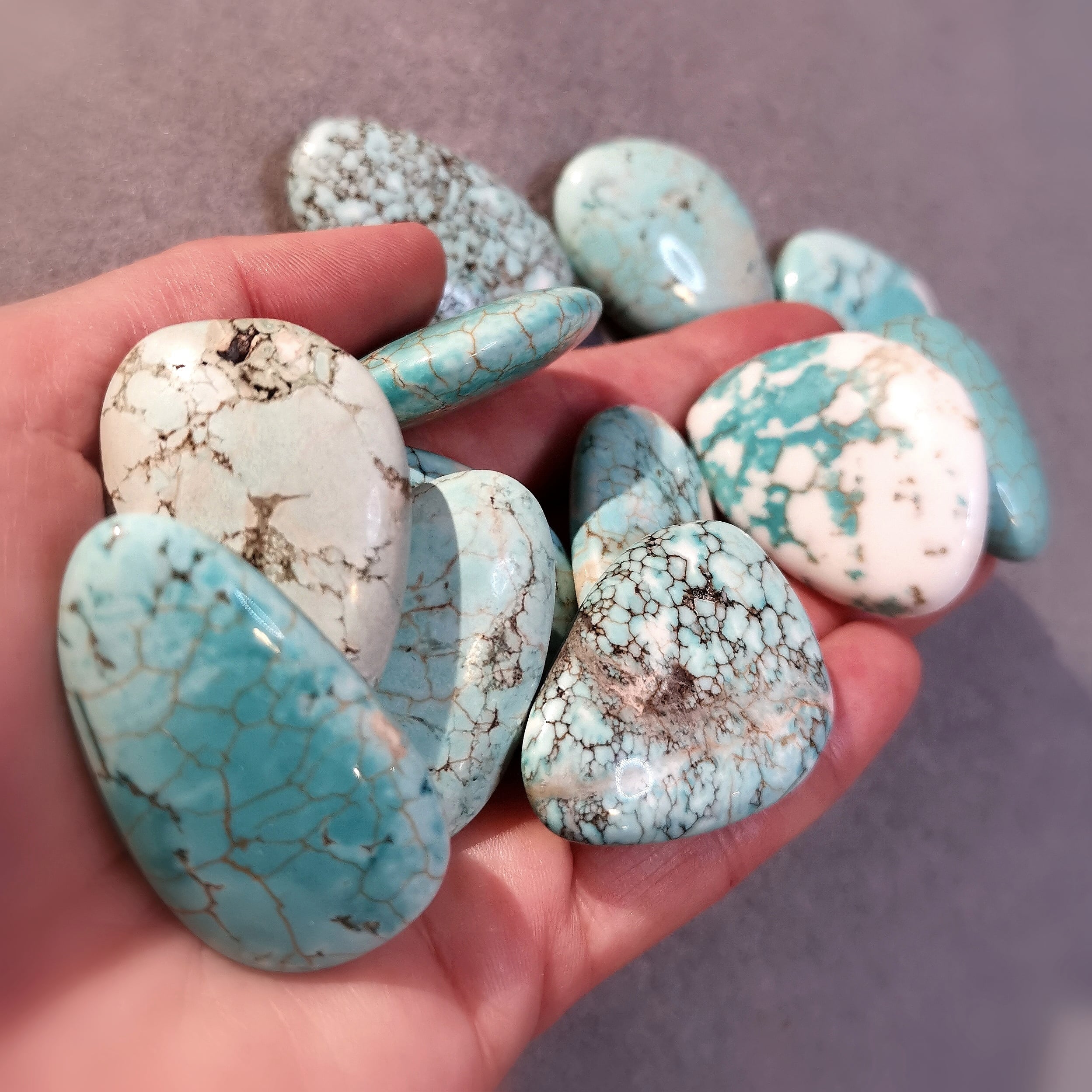 Howlith Türkis Scheibenstein Edelstein, Reiki Yoga Heilstein, Taschenstein Talisman, Heilstein zur Meditation und Entspannung