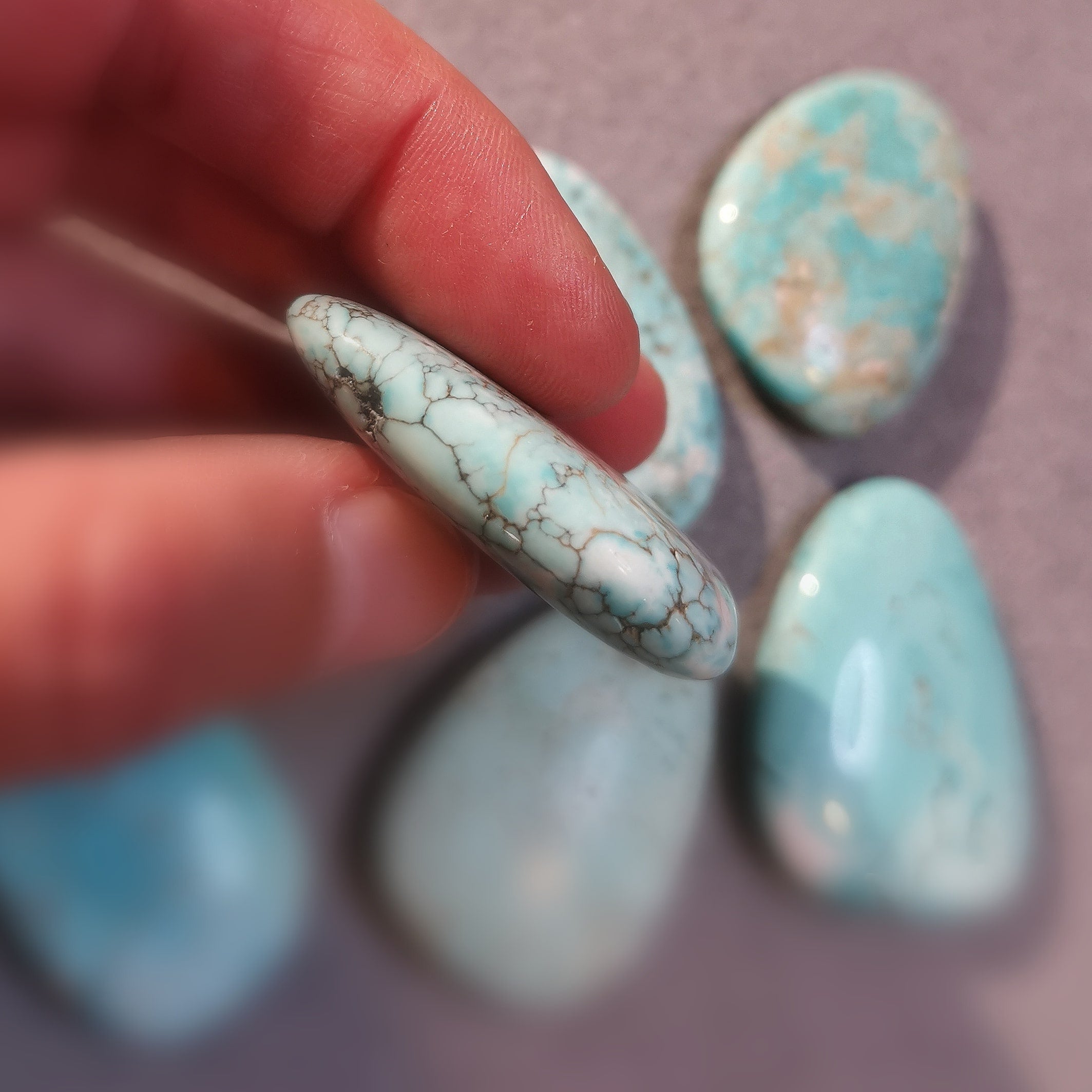 Howlith Türkis Scheibenstein Edelstein, Reiki Yoga Heilstein, Taschenstein Talisman, Heilstein zur Meditation und Entspannung