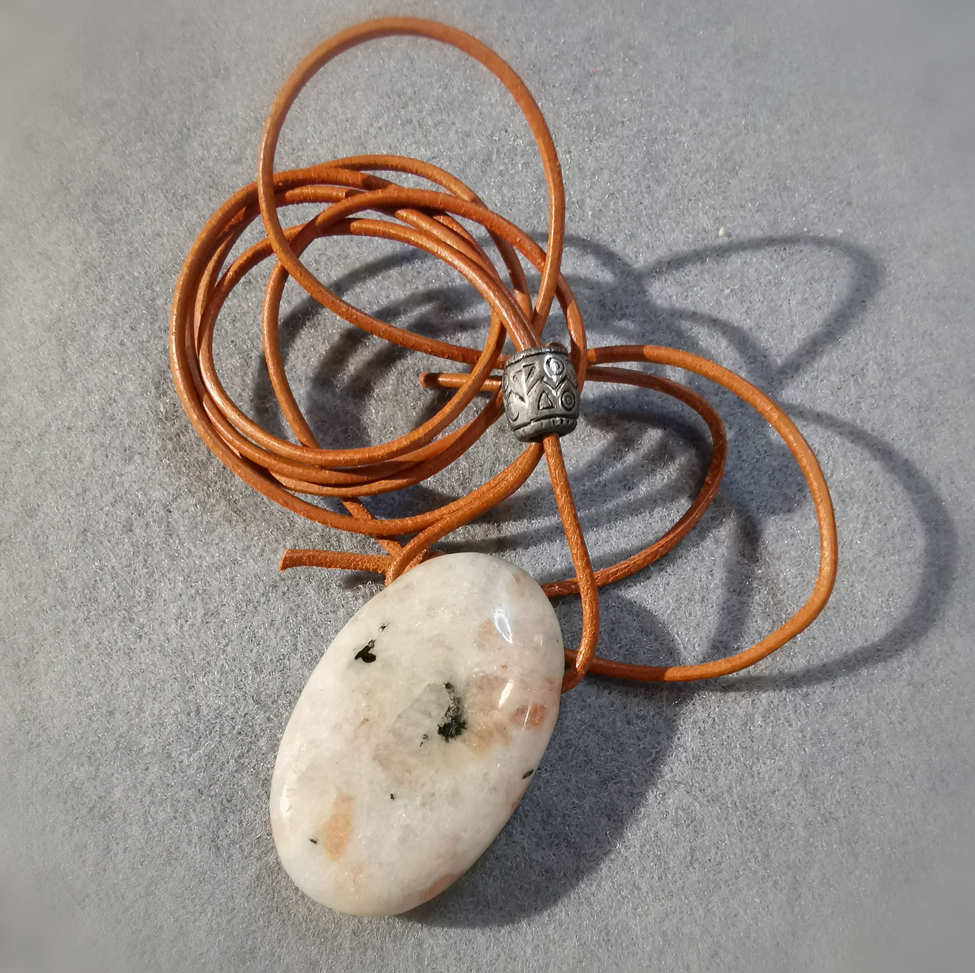 Sonnenstein Edelstein Heilstein Leder Karma Kette, Solarplexus-Chakra - innere Sonne