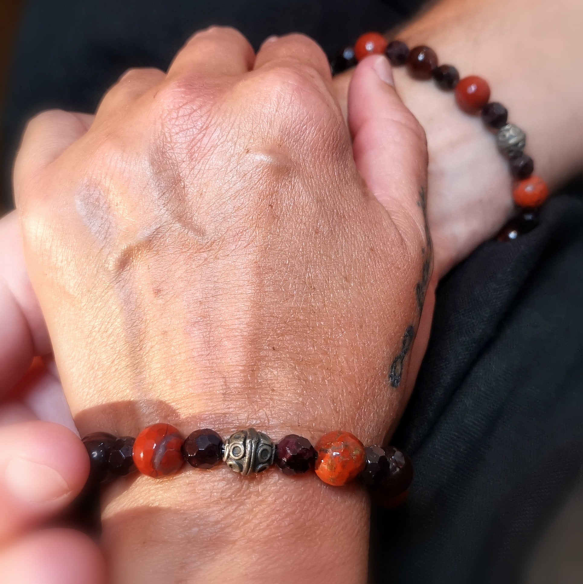 Granat Hämatit Jaspis Falkenauge Paar Schmuck Armband Set, 2 Karma Armbänder, geweiht, Liebe und Freundschaft