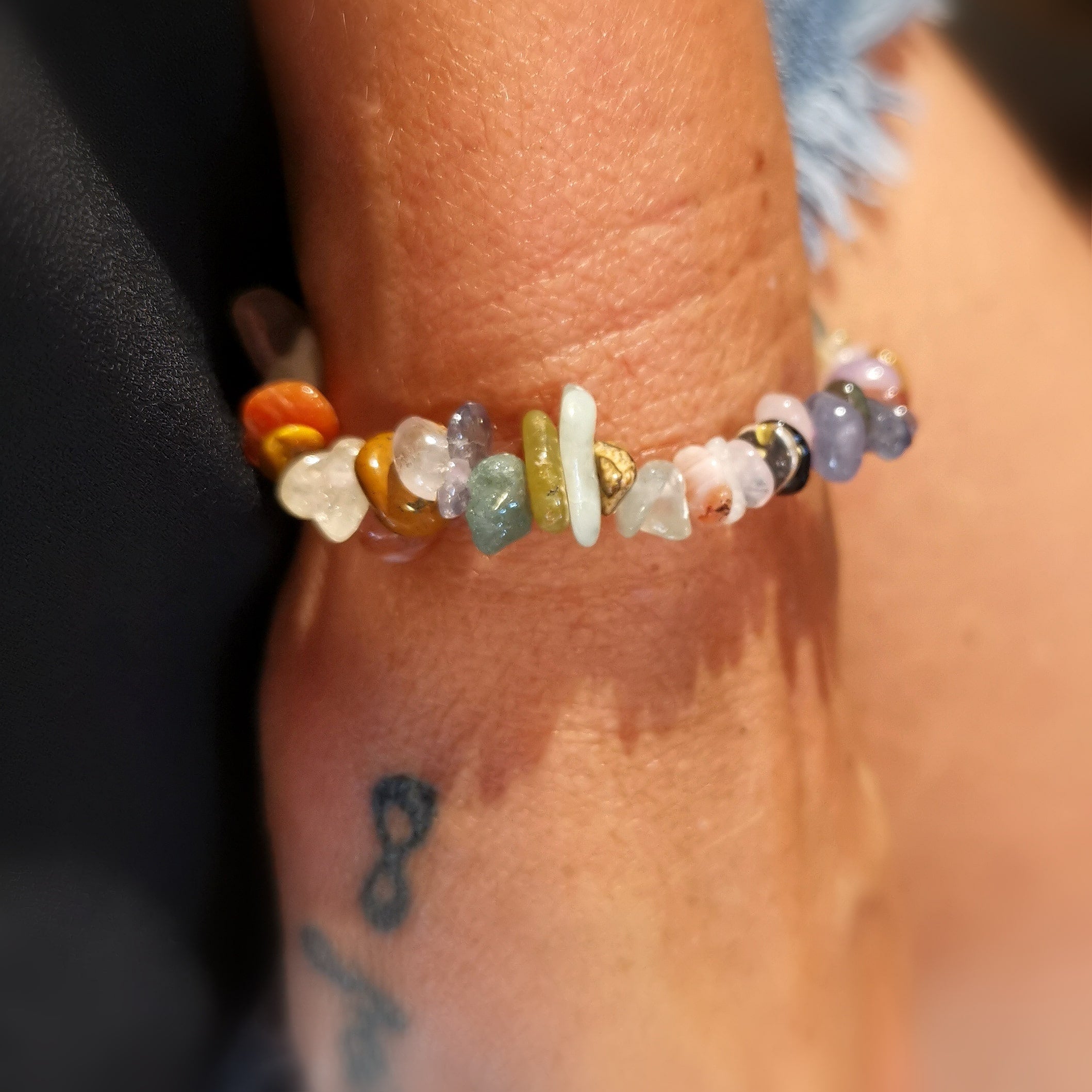 Edelstein Heilstein Mix bunt, 1000 Kostbarkeiten, Aura Chakra Boho Armband geweiht mit Licht und Liebe