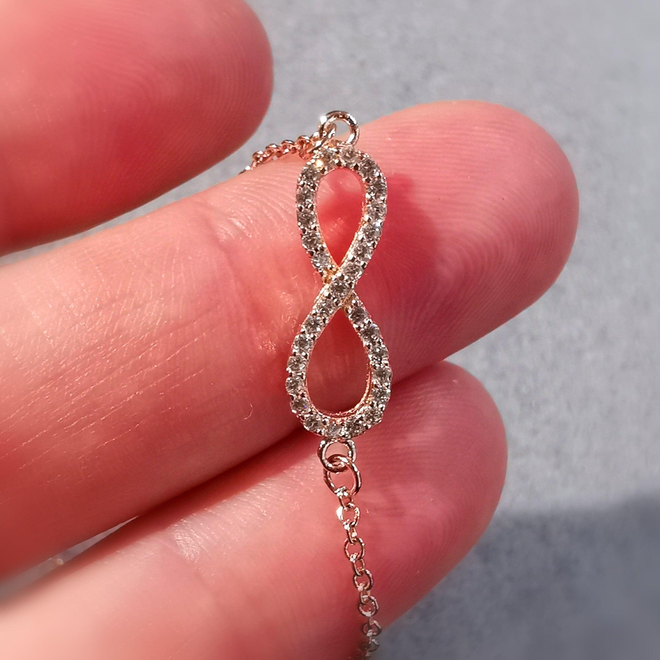 Unendlich Infinity Armband mit Swarovski Kristallen rose vergoldet - freier Energiefluss