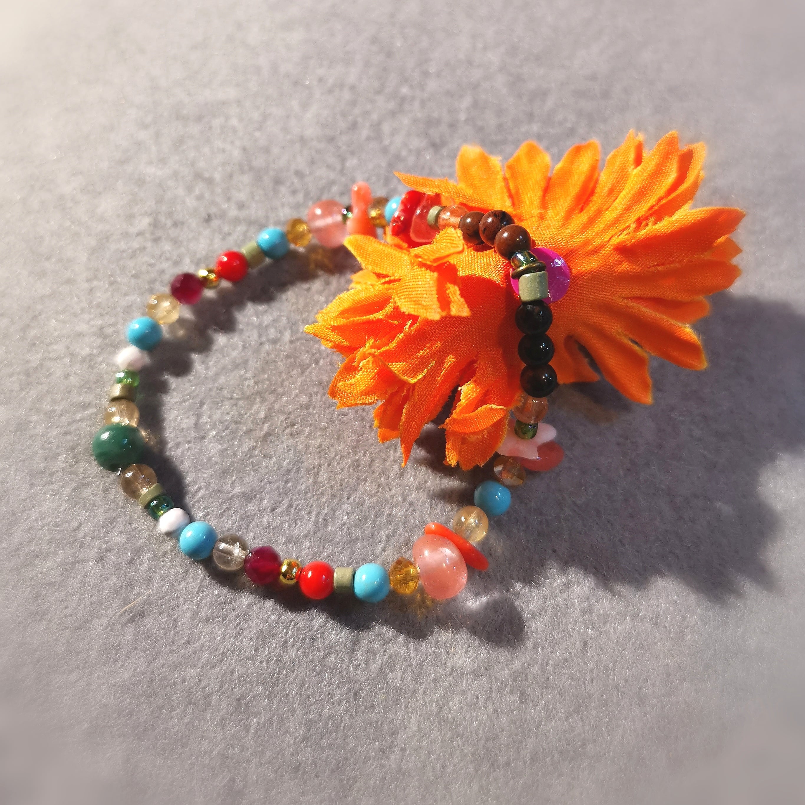 zauberschön mit Blüte: Edelstein Karma Mix 1000 Kostbarkeiten, geweiht, Hippie Chakra Armband Herzensfreude
