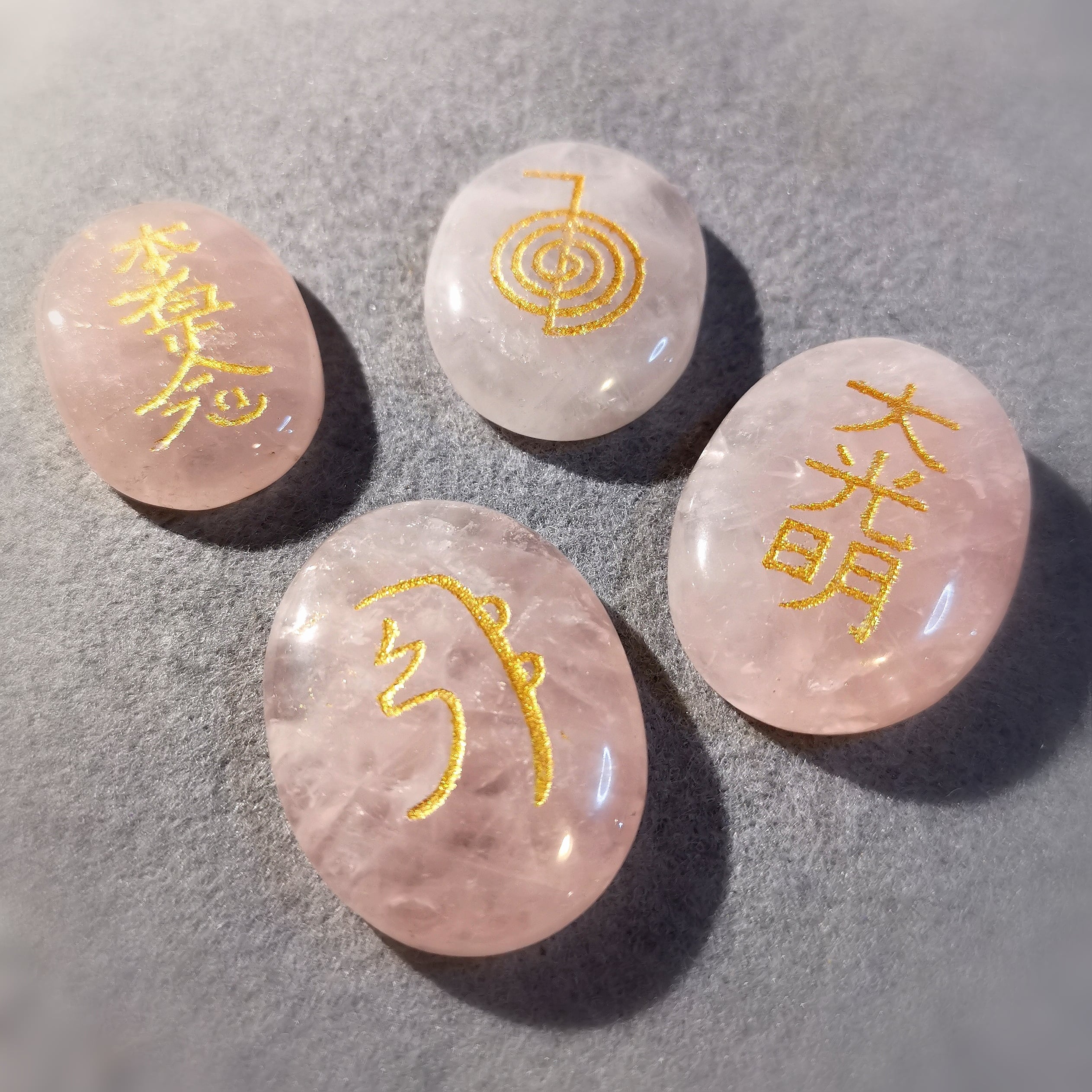 Rosenquarz Edelstein Handschmeichler, Reiki - Licht und Liebe, geweiht Heilsteine, Entspannung und Meditation