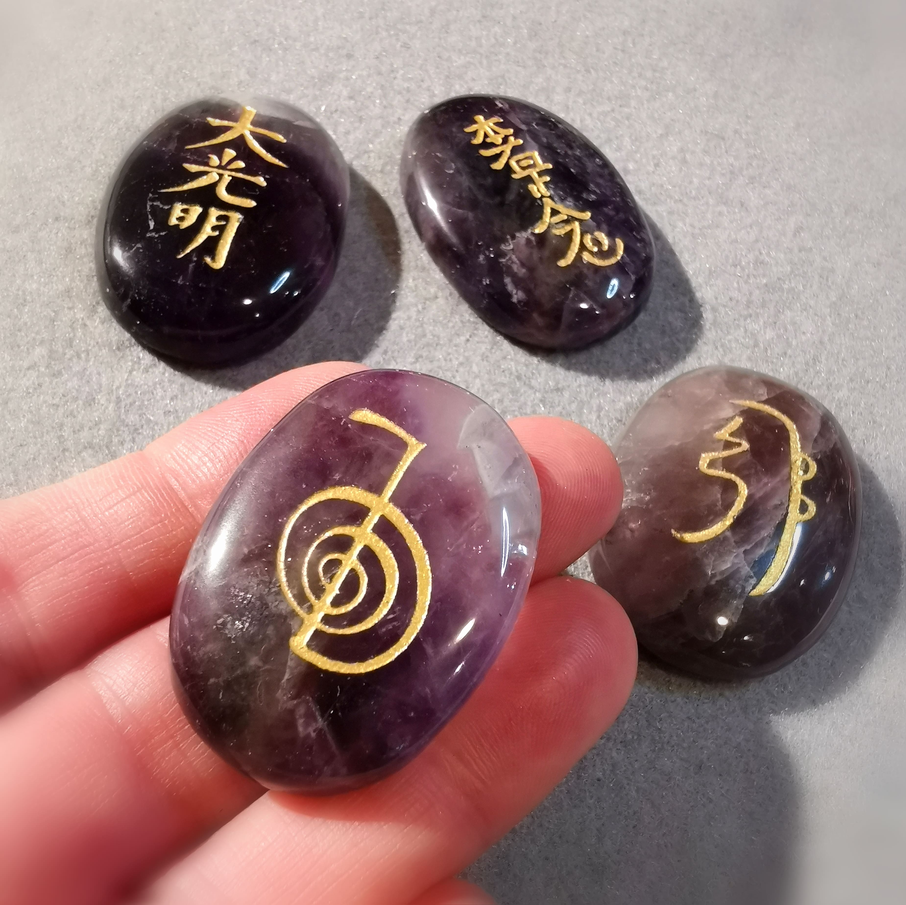 Amethyst / Chevron Edelstein Handschmeichler, Reiki - Licht und Liebe, Entspannung, Kronenchakra