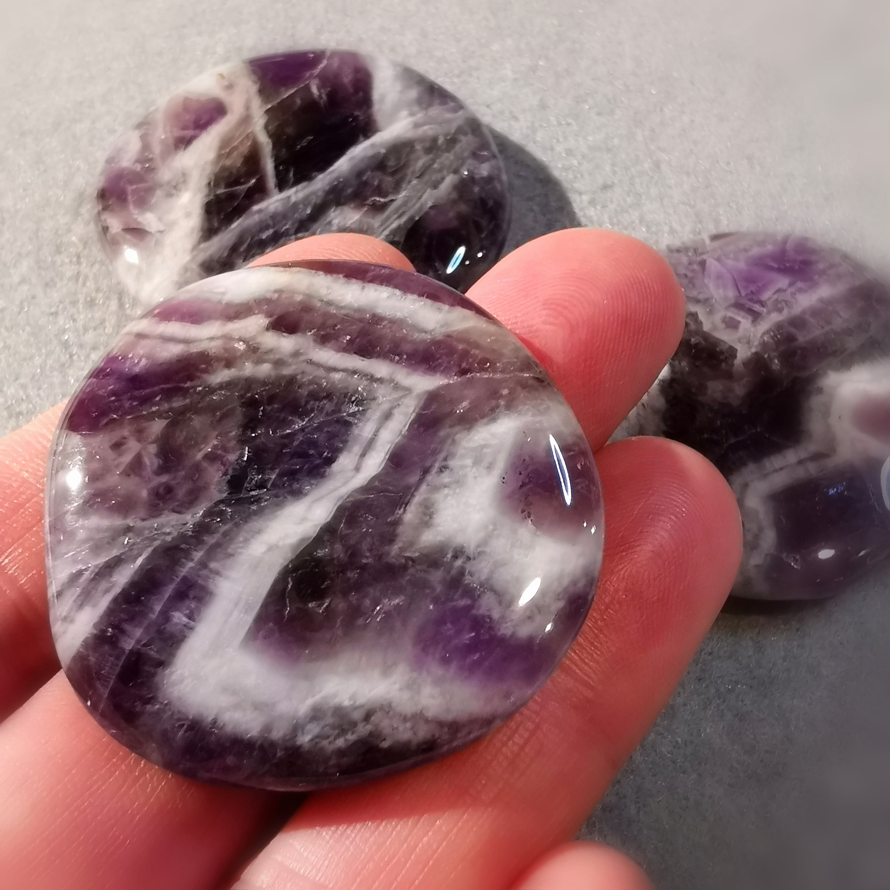 Chevron Amethyst Handschmeichler Taschenstein, Meditation, Reiki, Behandlungen, Wellness, geweiht, Klarheit und Frieden