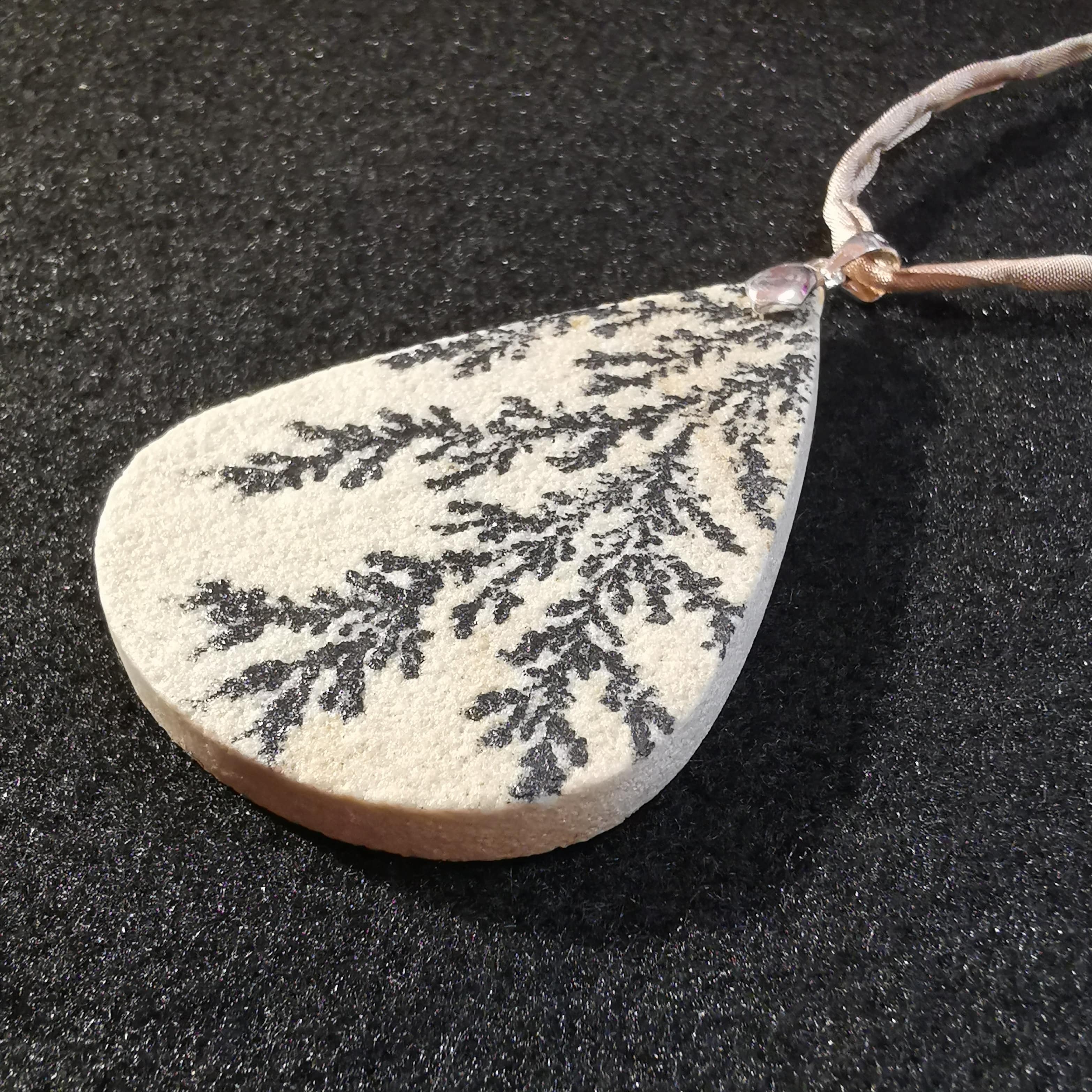Pyrolusit Tropfen Heilstein Edelstein Karma Kette an Seide, geweiht, Heilung auf allen Ebenen