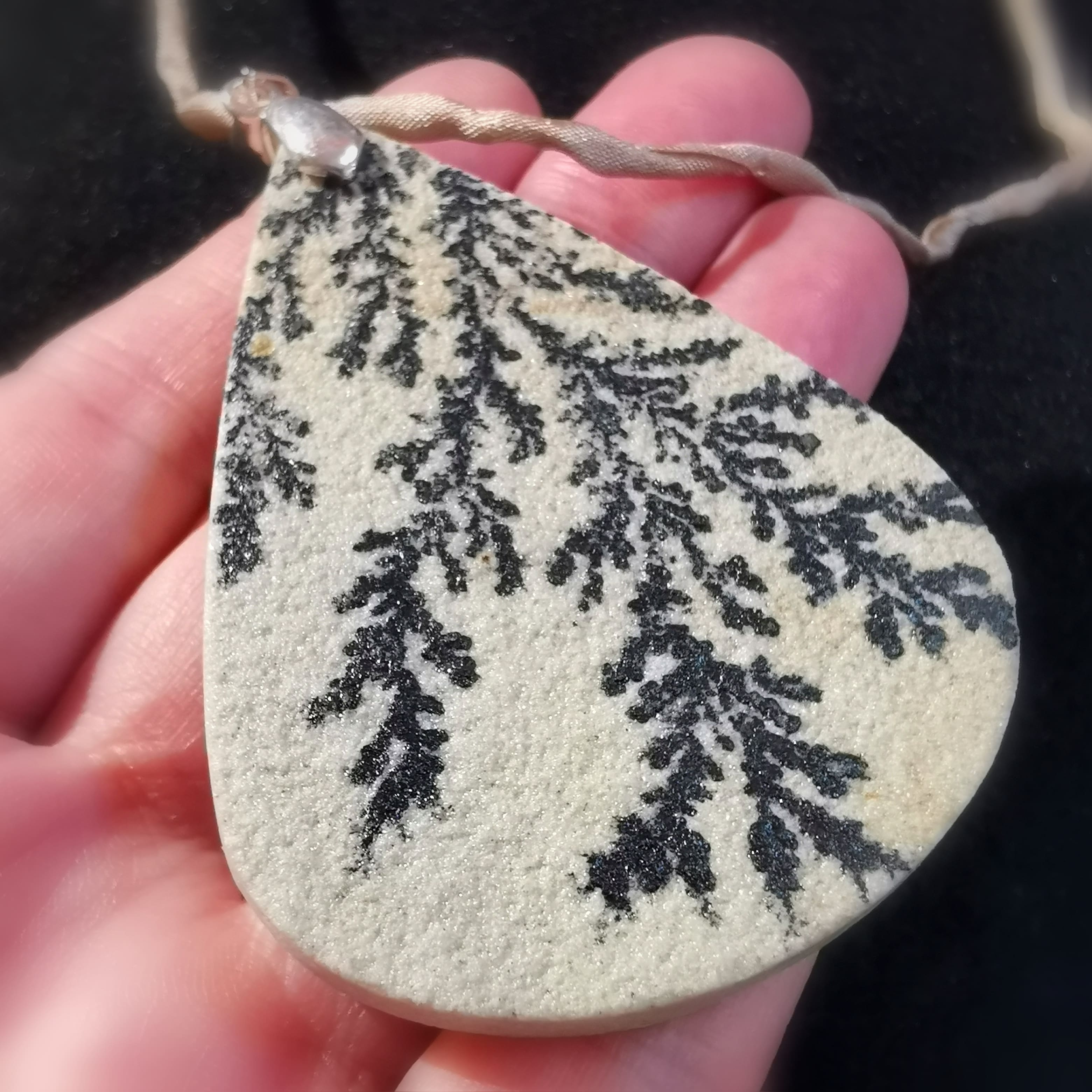 Pyrolusit Tropfen Heilstein Edelstein Karma Kette an Seide, geweiht, Heilung auf allen Ebenen