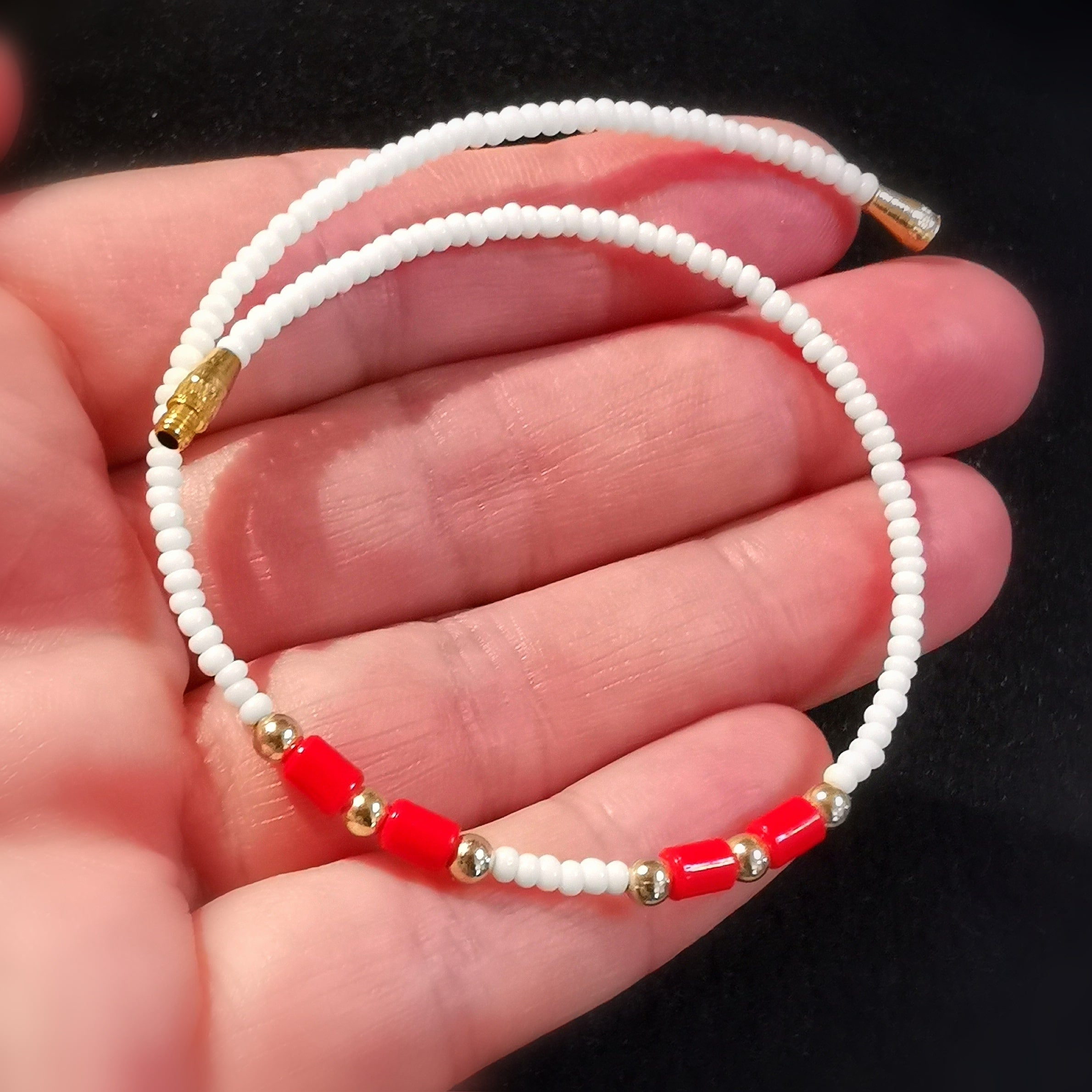 Fusskettchen indische Kunstperlen Rot Weiss Wurzelchakra
