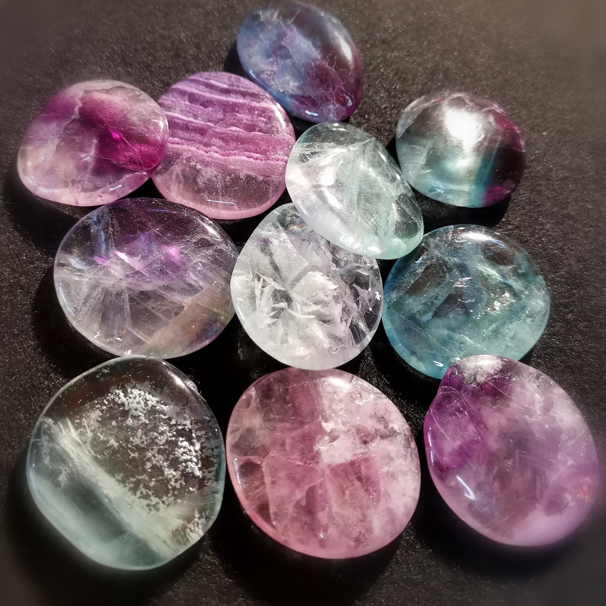 Piedra Disco Fluorita Arco Iris aduladora de manos, meditación, Reiki, tratamientos, bienestar, consagrada, maravillosa ligereza
