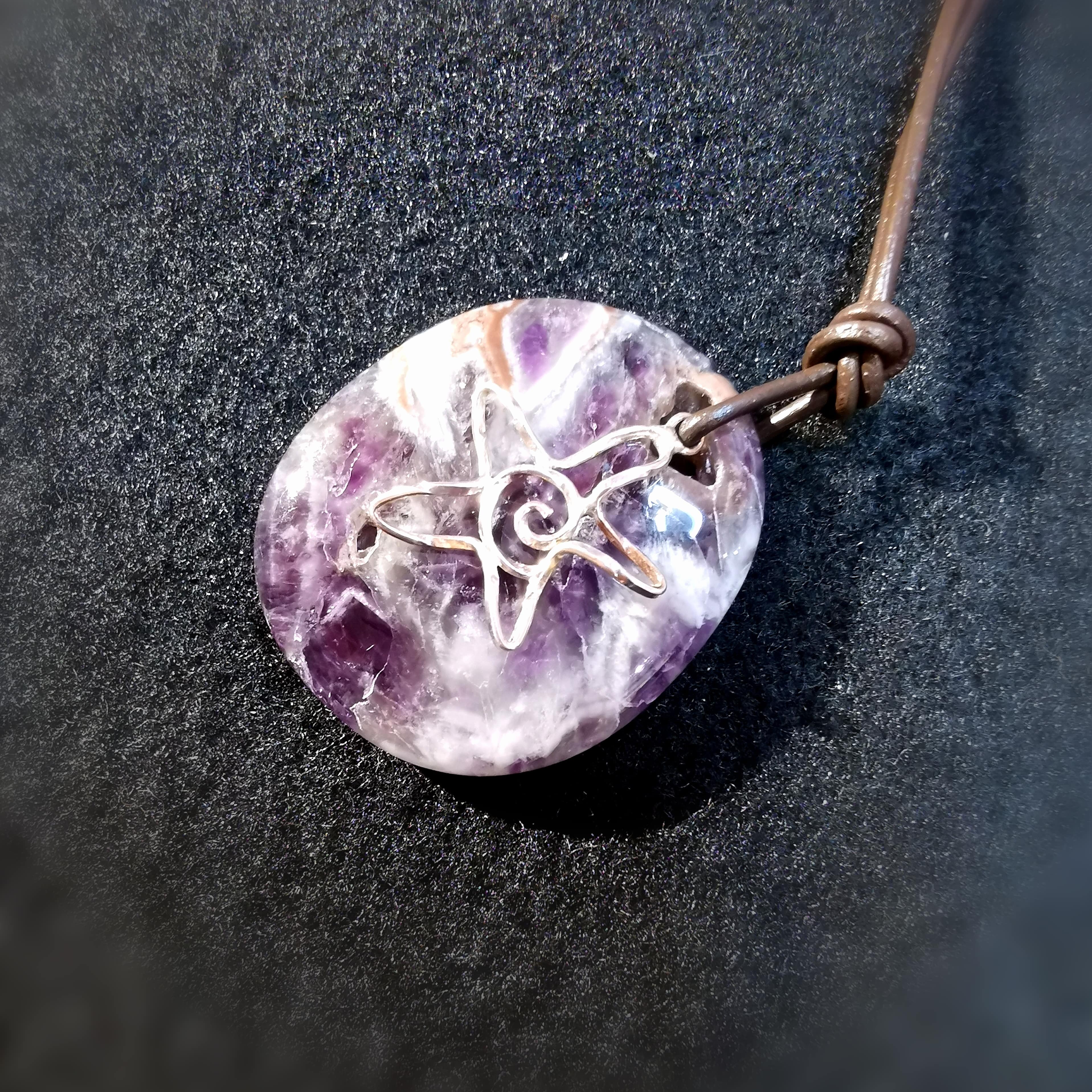 Amethyst Chevron Edelstein Leder Kette, Design Seestern Krafttier Karma Heilstein Schmuck Unikat, Glaube und Hoffnung