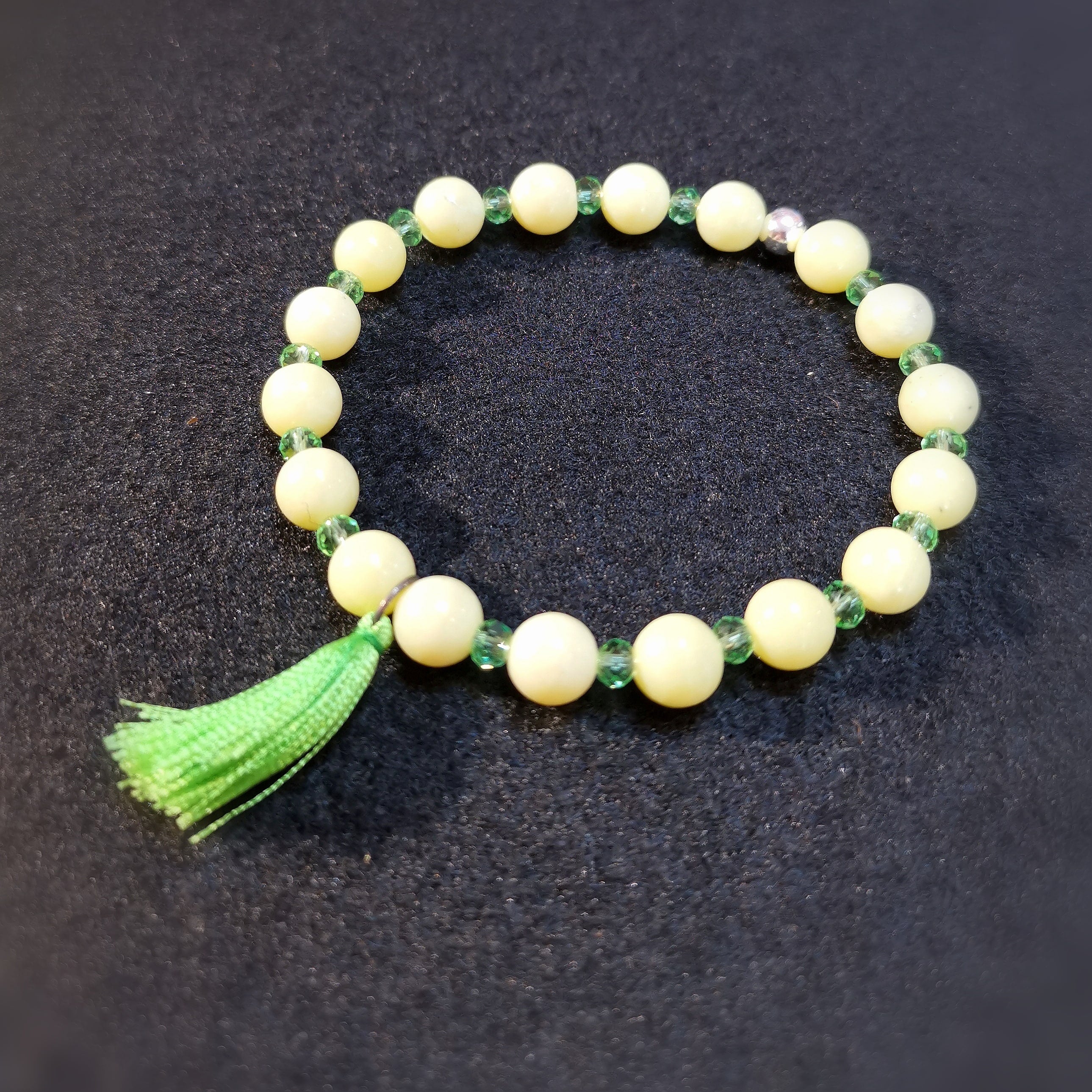 Jade Edelstein Kristall Karma Armband, lichtvoll hell Grün, geweiht, Boho Chakra Heilstein Mode, Herzensenergie