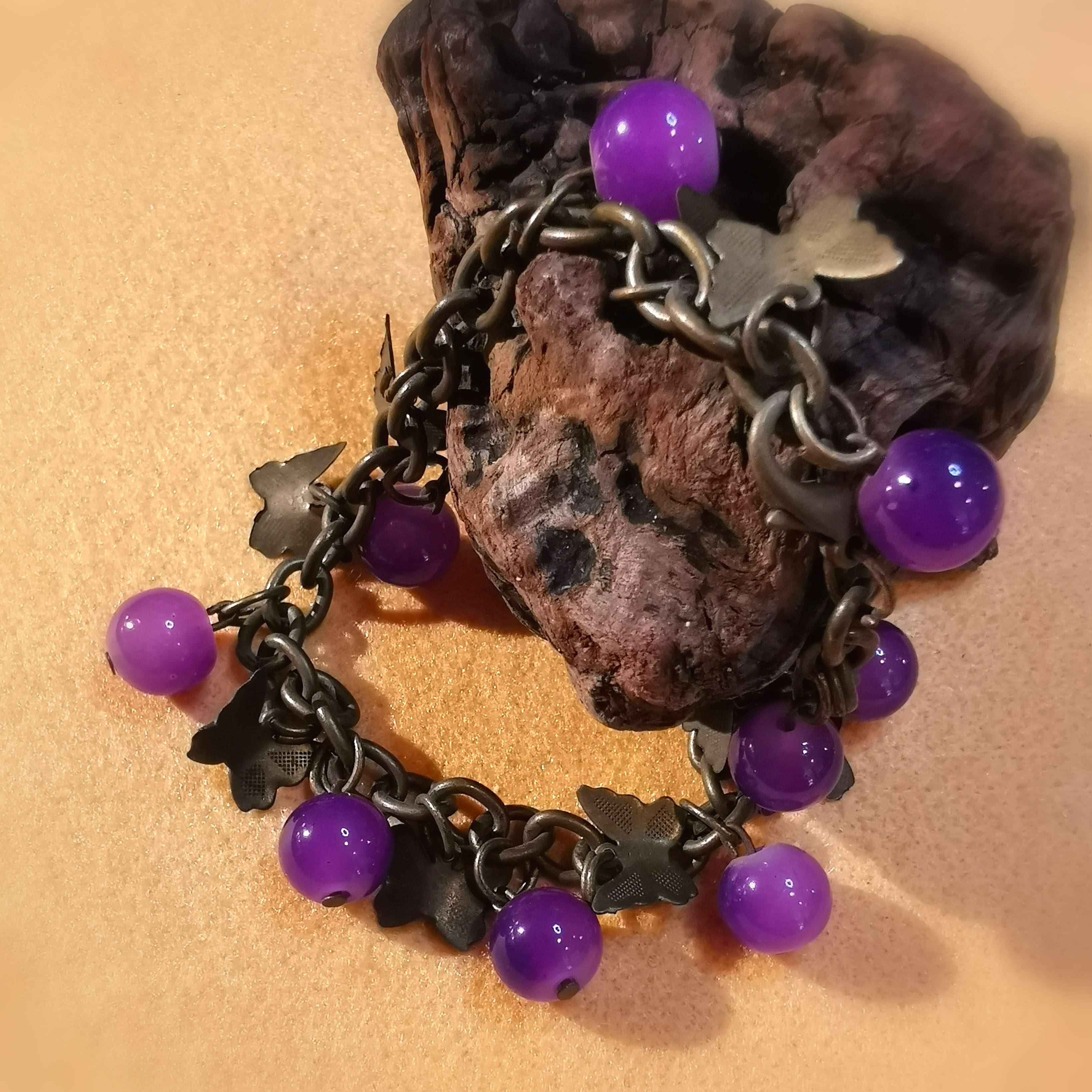 Schmetterlinge Krafttier und Lila Perlen, Boho Bijou Schmuck Armband, Messing und Kunstdesign