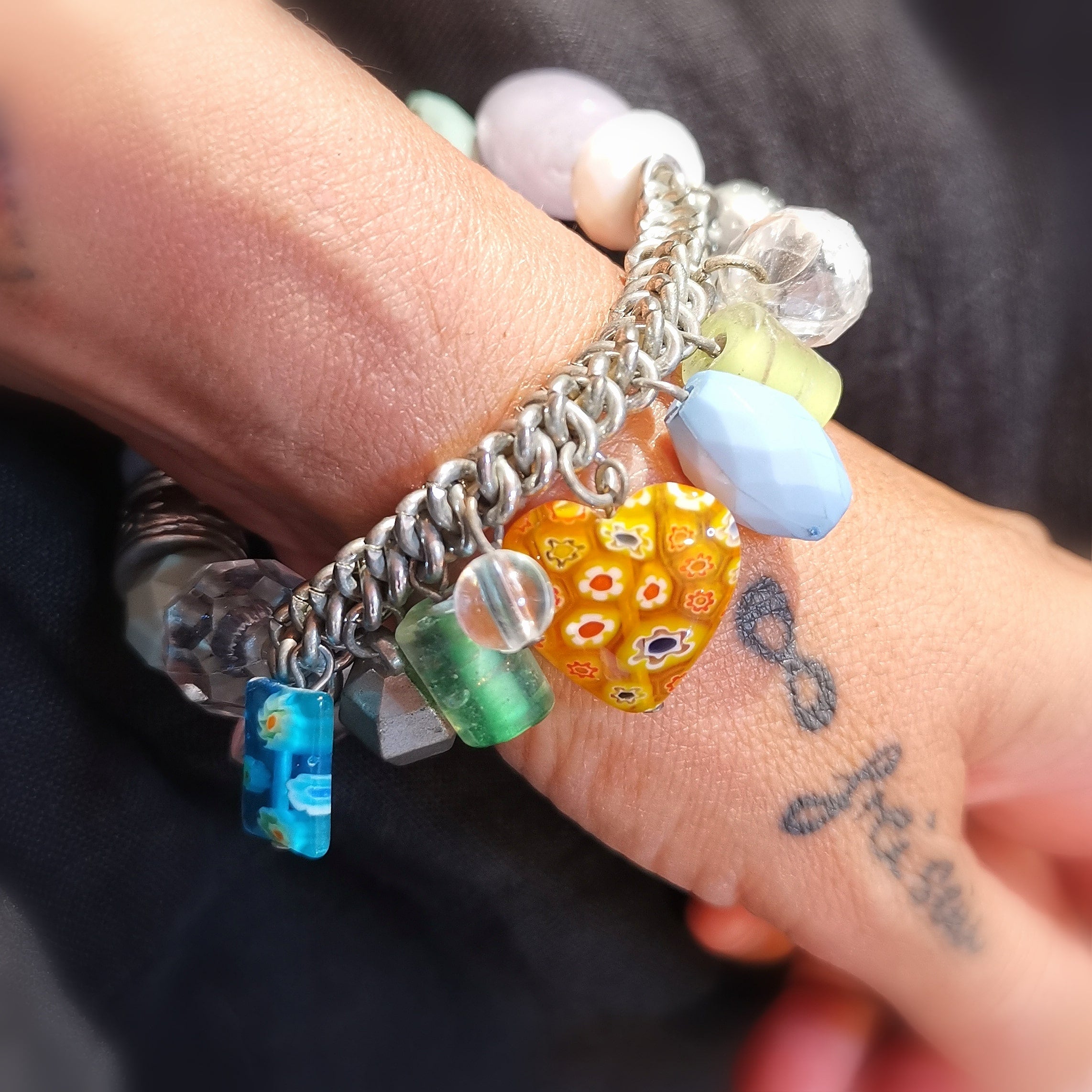 farbenfroh: Boho Armband Messing Kunststoff, üppig, Lebenslust