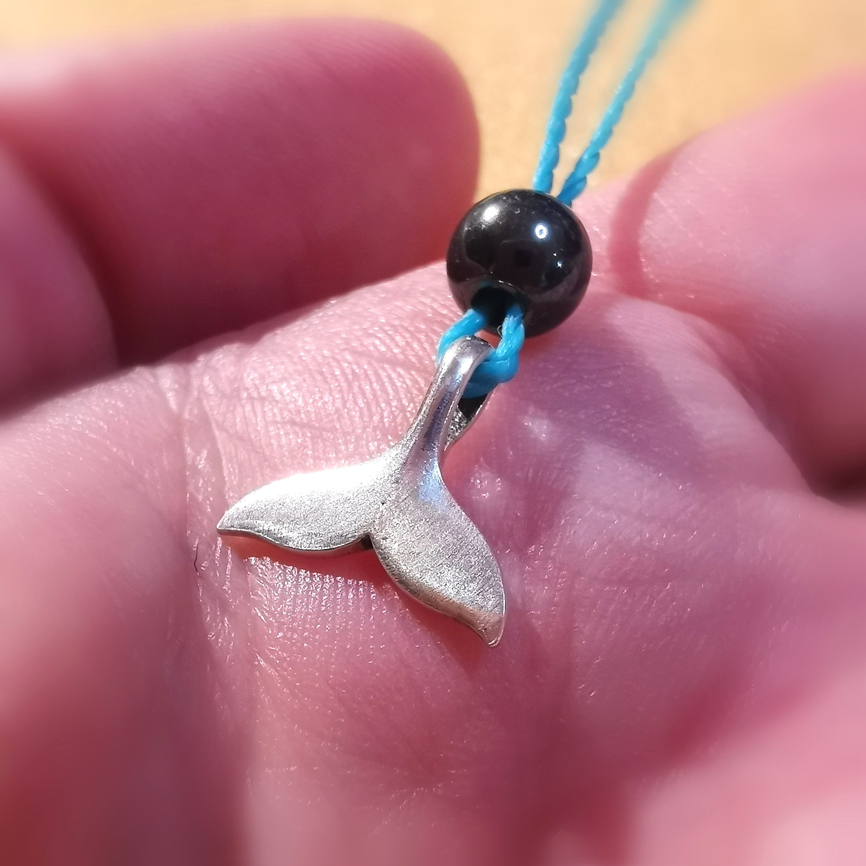 geweihte Walflosse Glücksbringer Karma Kette Sterlingsilber mit Hämatit - Kraft und Schutz