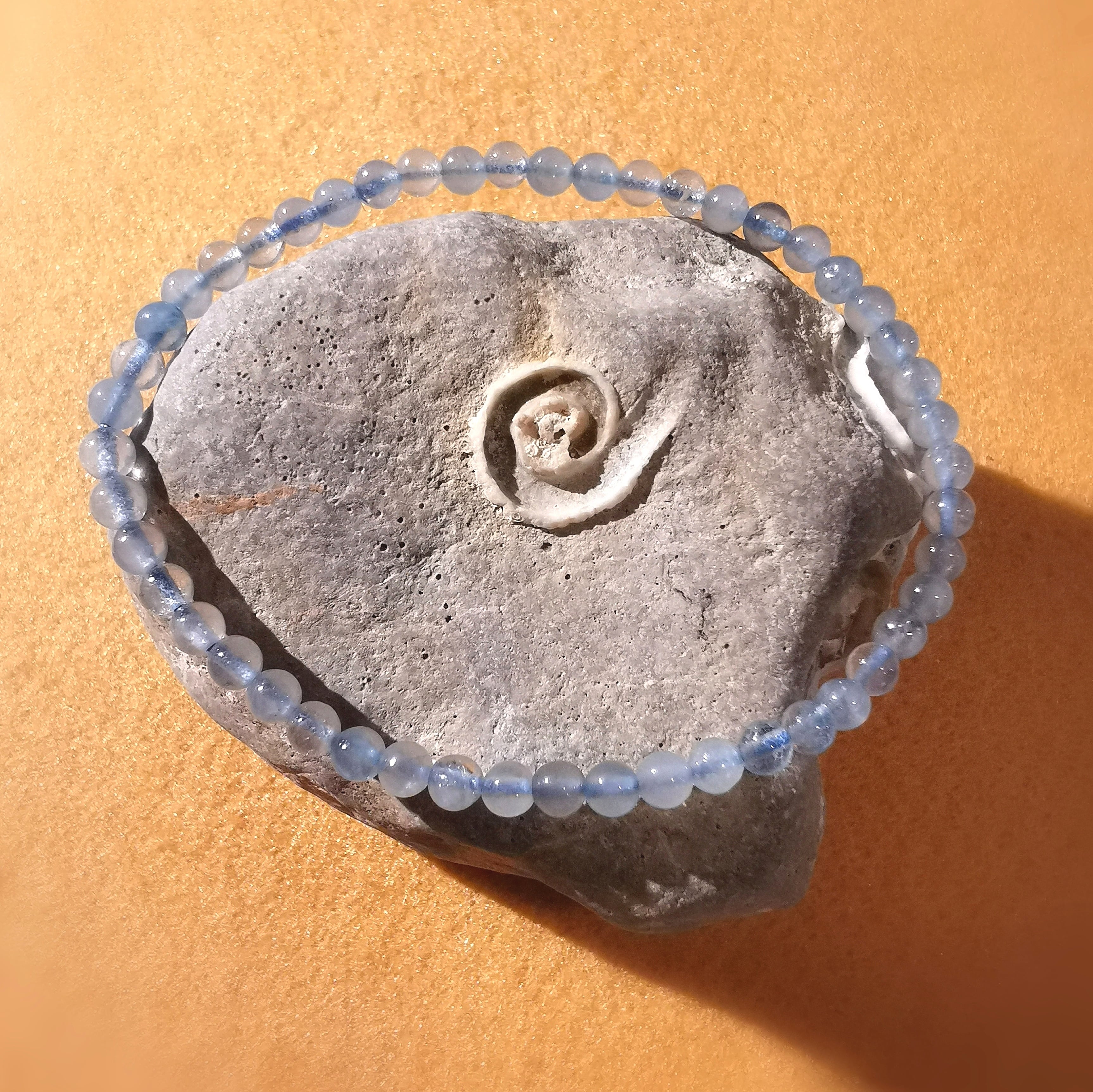 Aquamarin Beryll Edelstein Armband AA Heilstein Qualität, blau 4 mm, geweiht - das Leben lieben