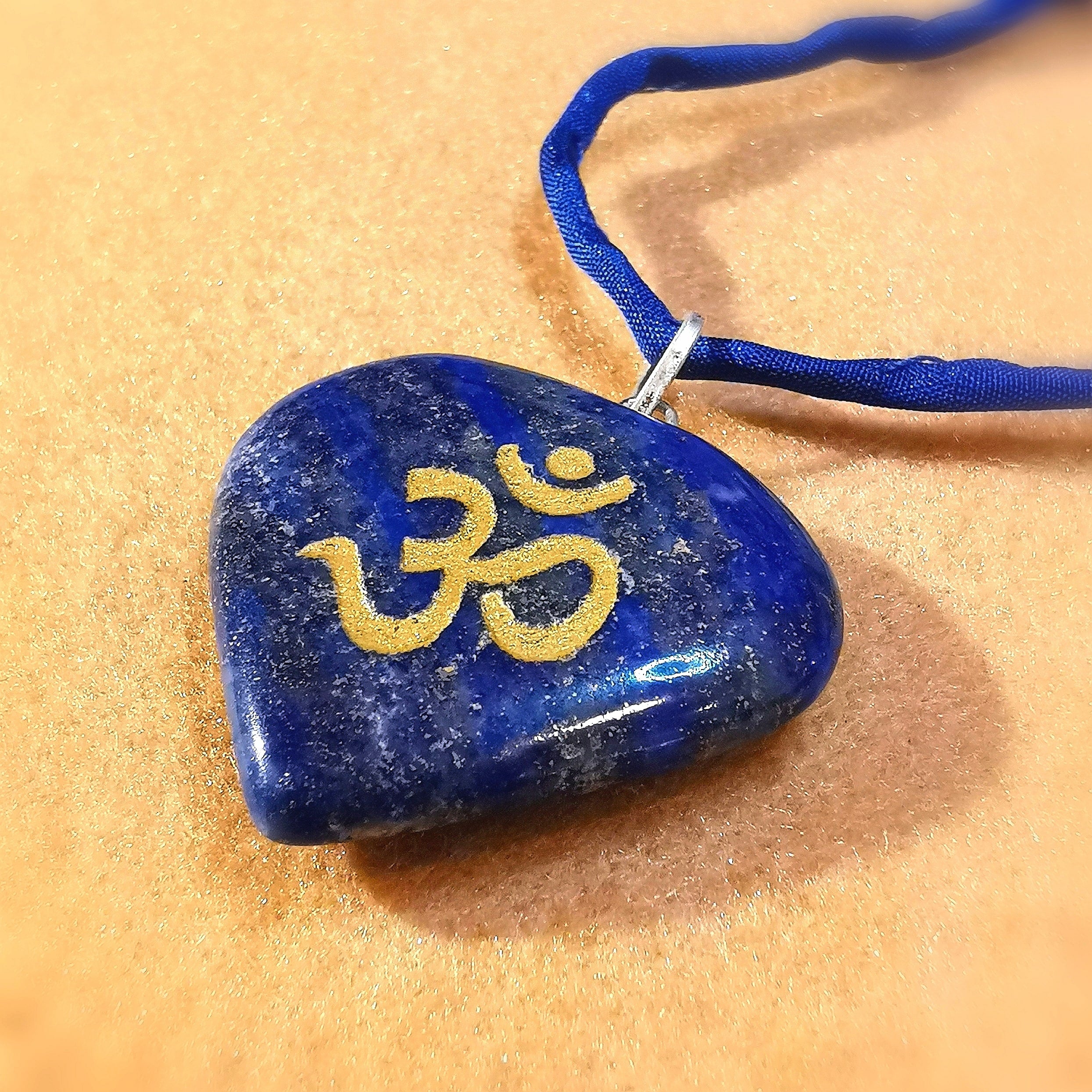 OM Lapislazuli Edelstein Heilstein Herz Chakra Seide Karma Kette, allumfassende Liebe und Intuition