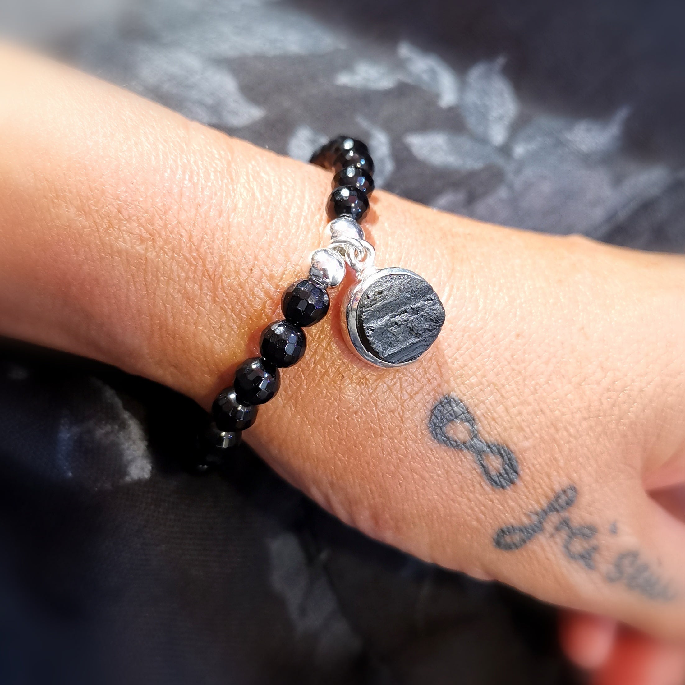 geweihtes Turmalin Onyx Edelstein Karma Armband, AA Heilstein Qualität, tief schwarz, Schutz und Erdung, neue Kraft