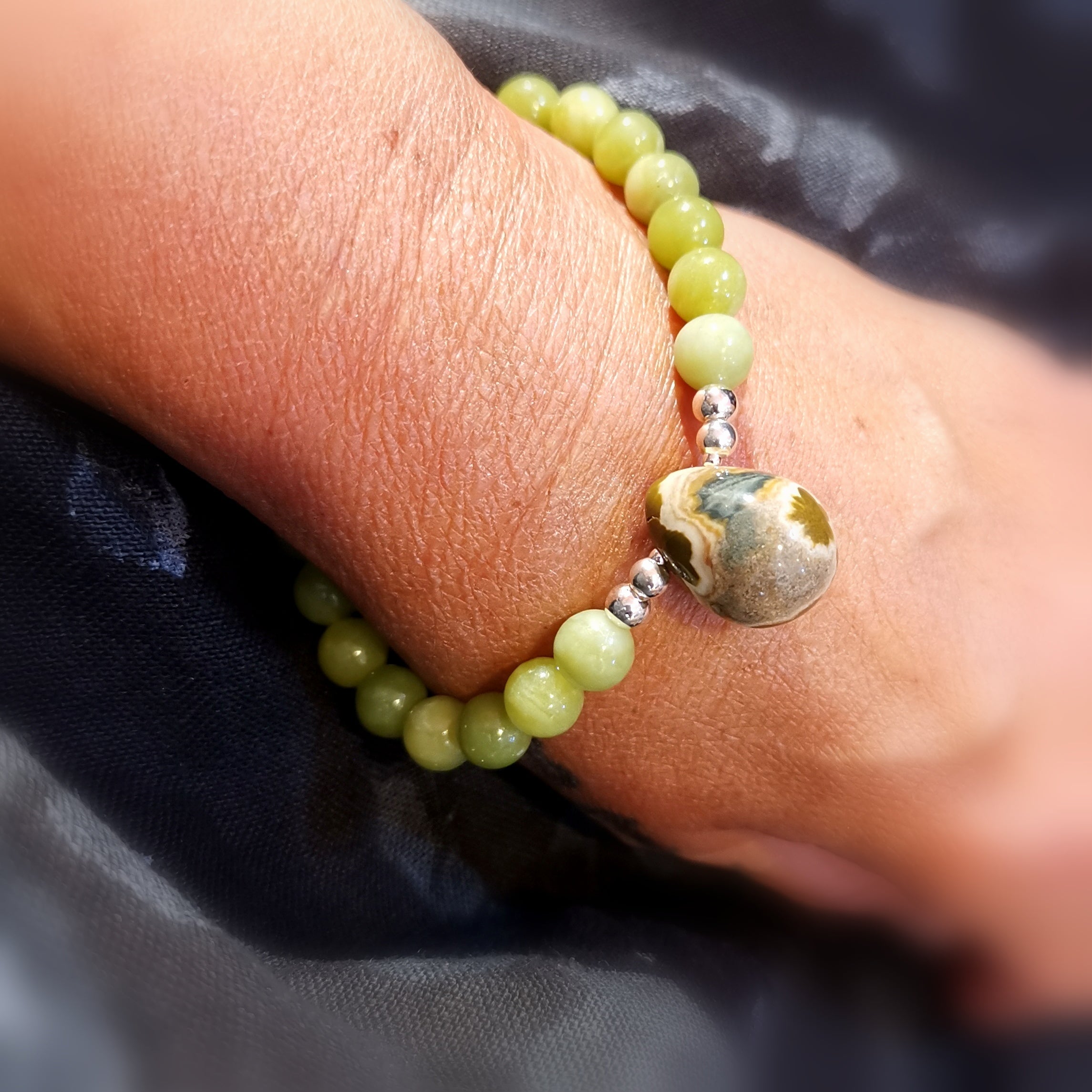 Jade Edelstein Ozean Jaspis Heilstein Tropfen Edelstein, Karma Chakra Armband Aurakraft, geweiht, frische Energien