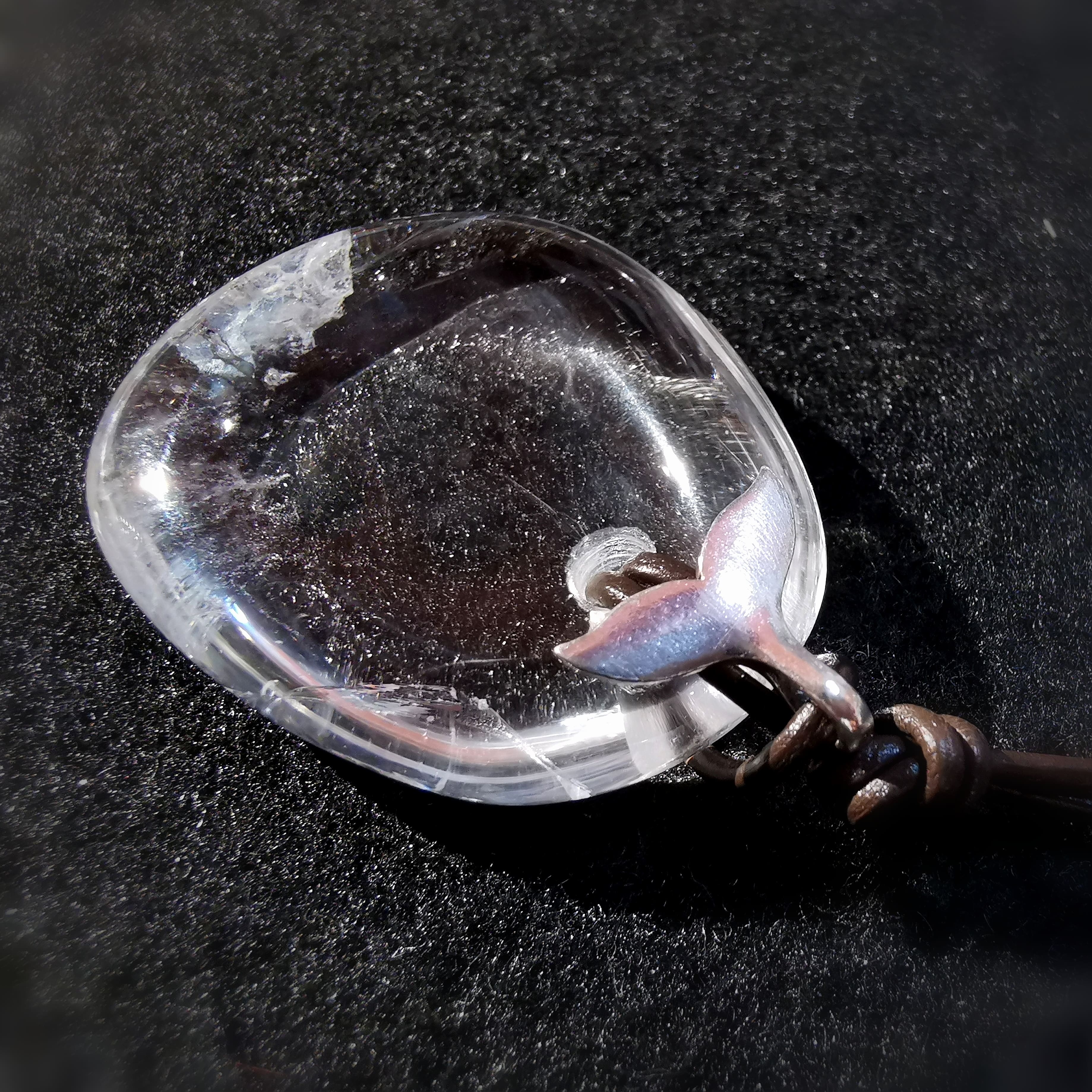Bergkristall Walflosse Sterlingsilber Leder Kette, Chakra Edelstein Karma Krafttier Amulett, geweiht - Klarheit und Weiterkommen