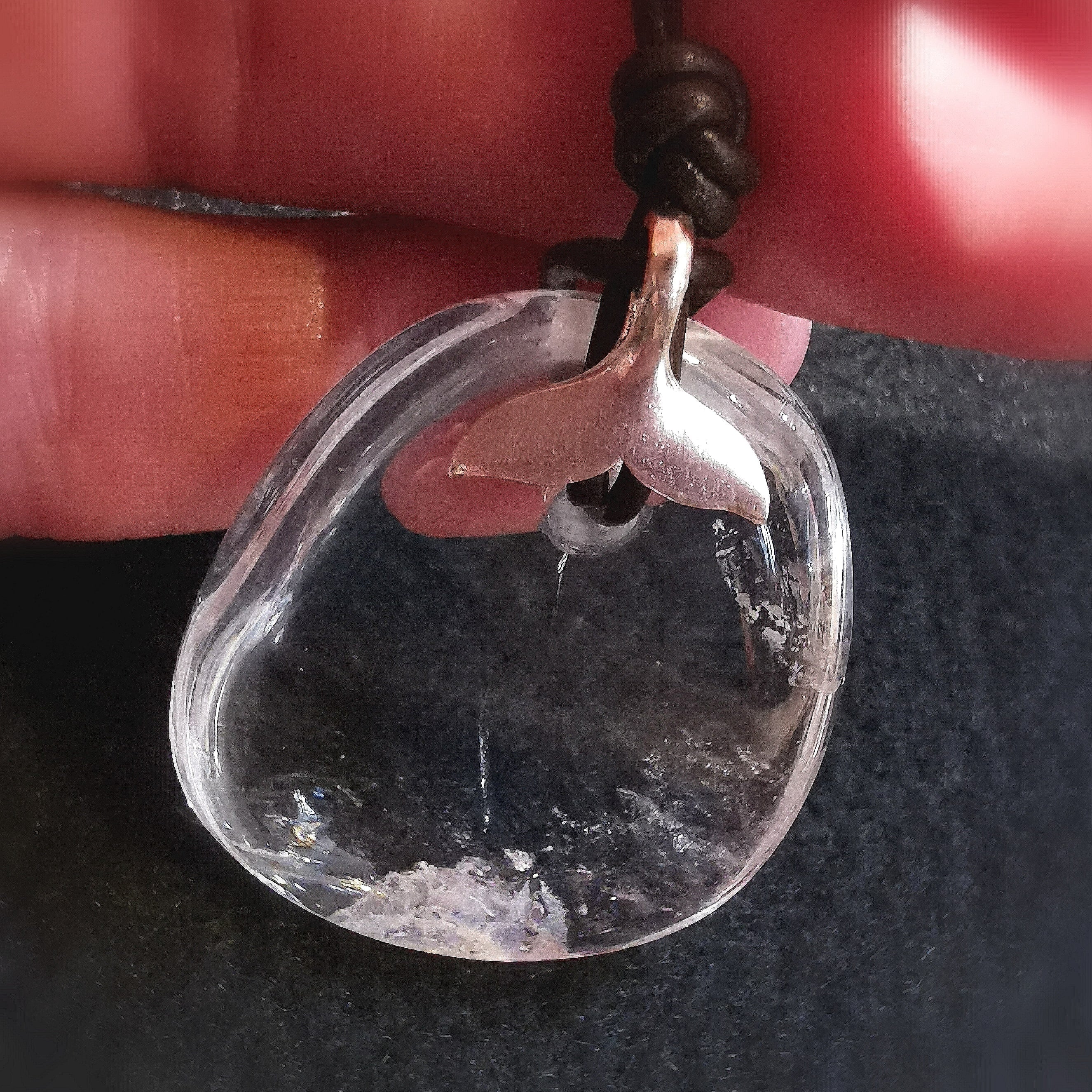 Bergkristall Walflosse Sterlingsilber Leder Kette, Chakra Edelstein Karma Krafttier Amulett, geweiht - Klarheit und Weiterkommen