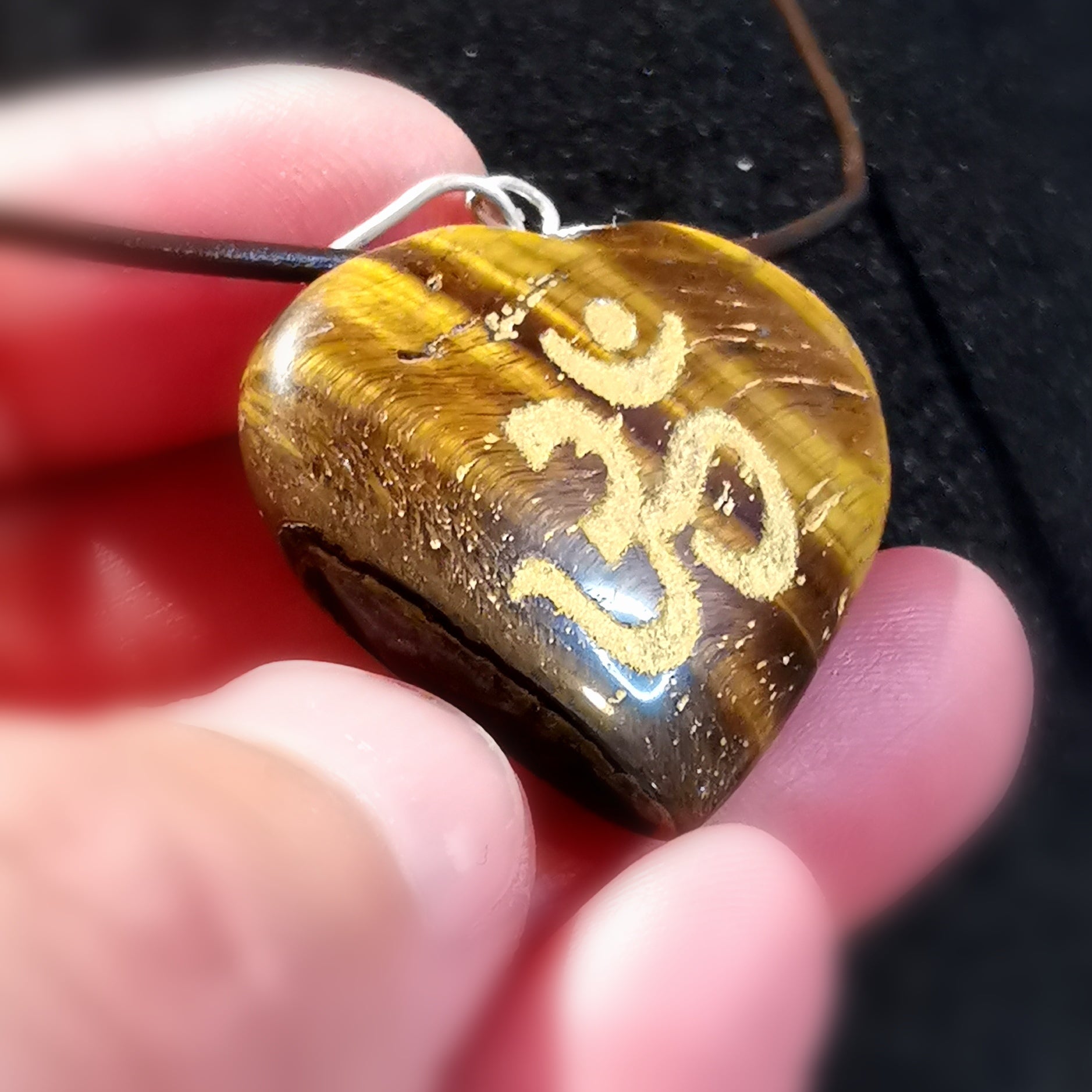 OM Symbol Tigerauge Edelstein Heilstein Herz Chakra Karma Kette, geweiht - im Schutz, im Frieden