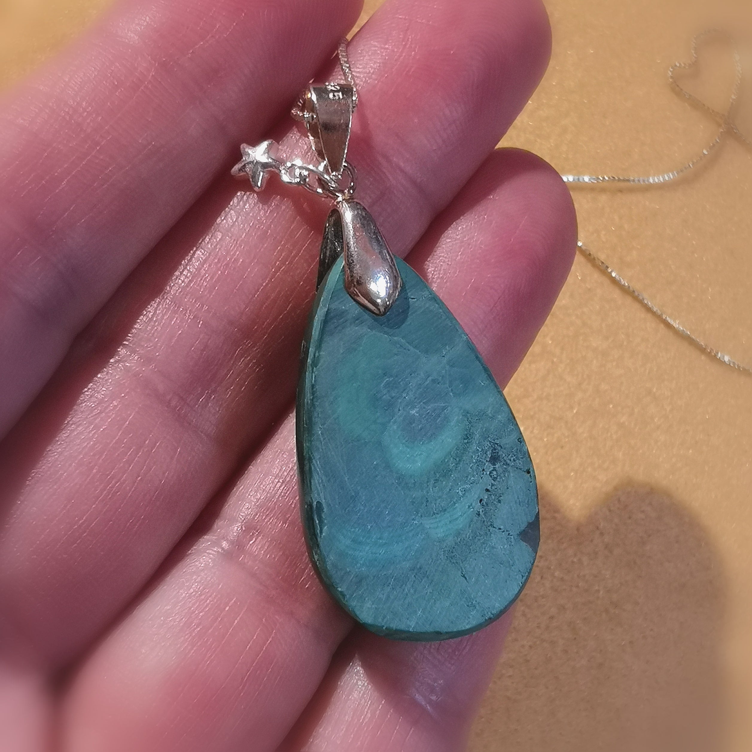 Gotas de piedra curativa de malaquita, collar de piedras preciosas de karma de estrella de mar de animales de poder, protección y amor del corazón consagrado