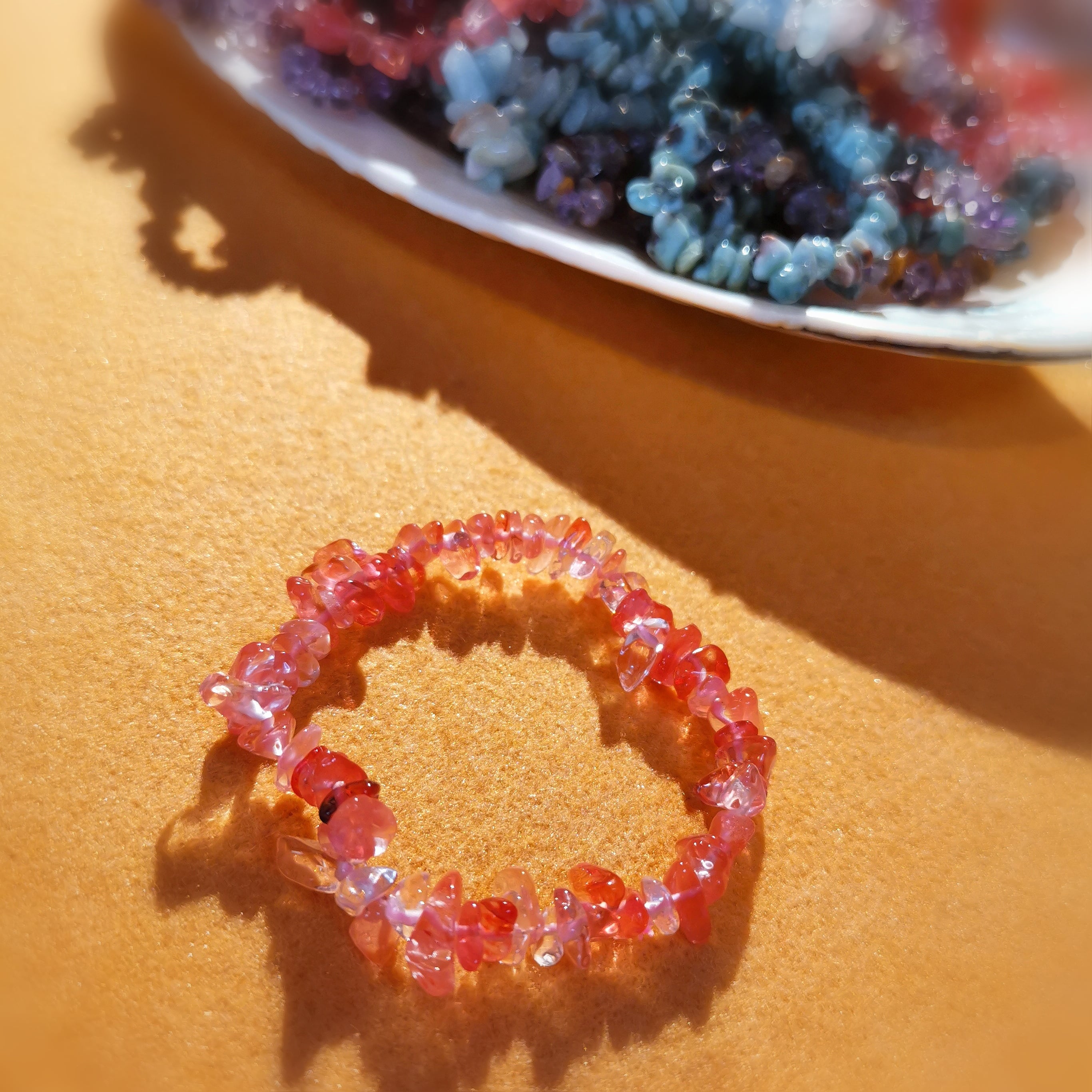 Erdbeerquarz Edelstein Splittersteine Armband, Glücksarmbändchen Karma Schmuck, geweiht - Fröhlichkeit