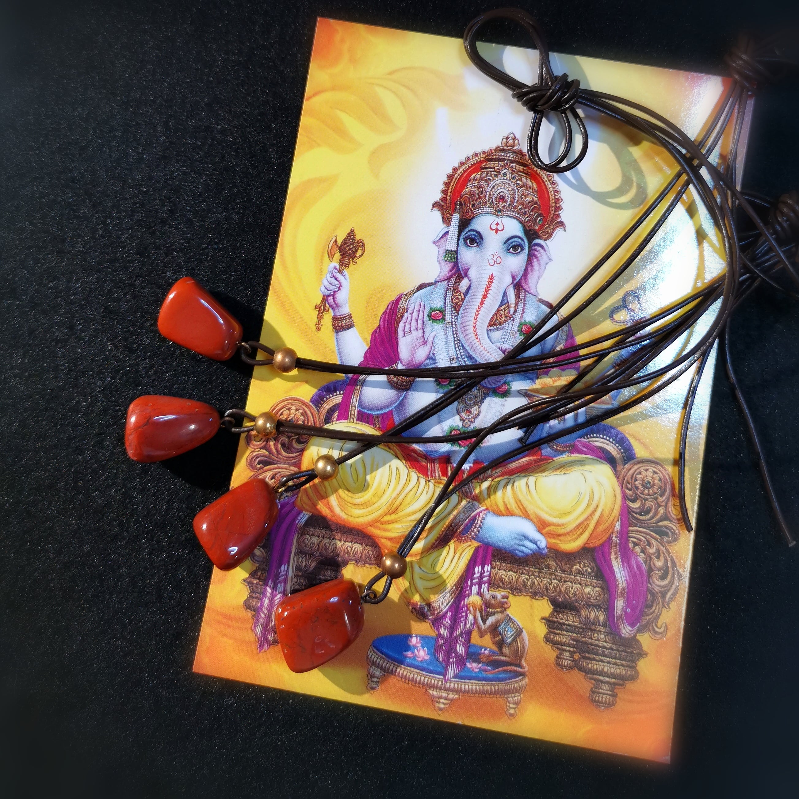 roter Jaspis Edelstein Heilstein Wurzel Chakra Karma Kette, geweiht - Kraft und Erdung