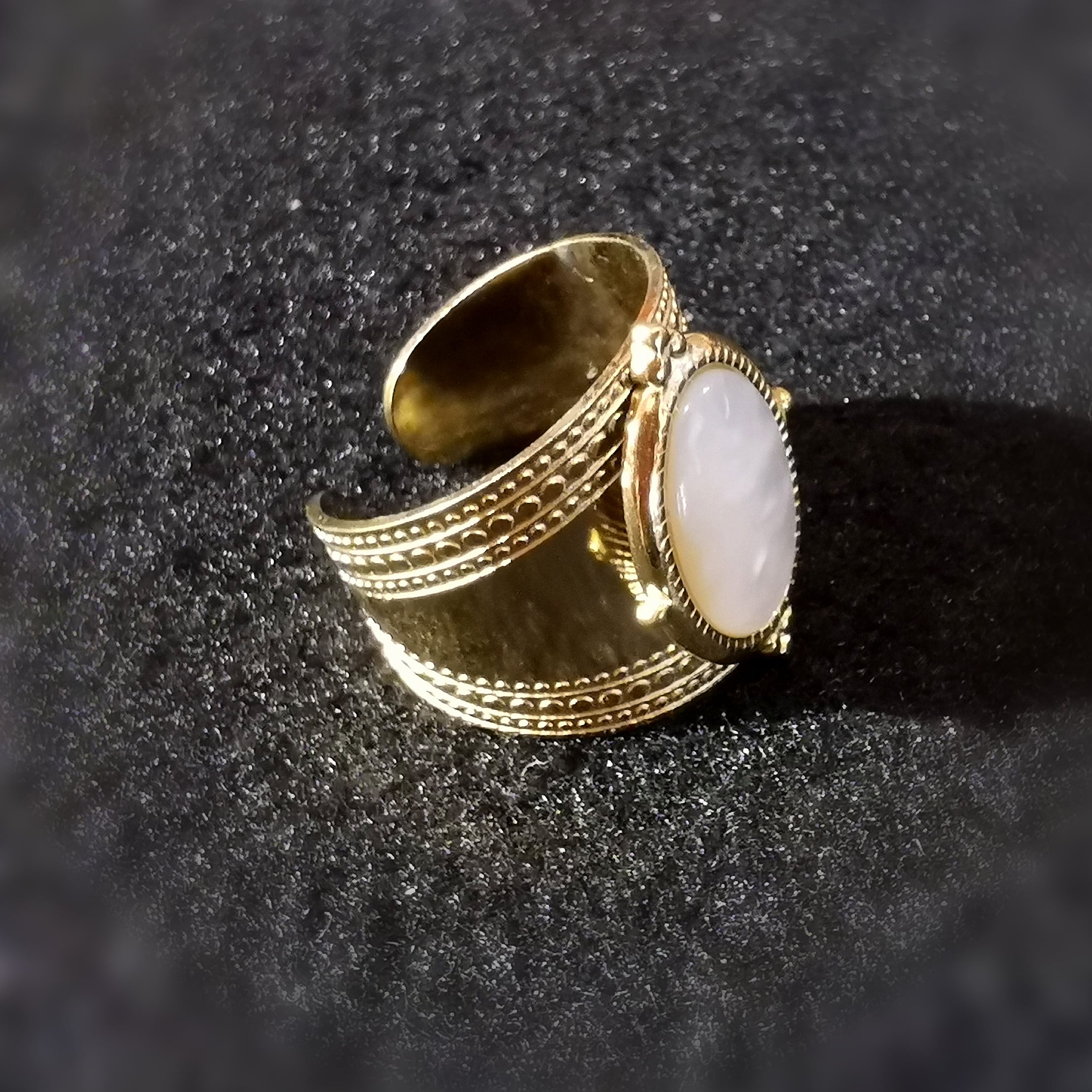 Perlmutt Muschel Ring, Boho Gold Karma Schmuck geweiht, Frische und Leichtigkeit