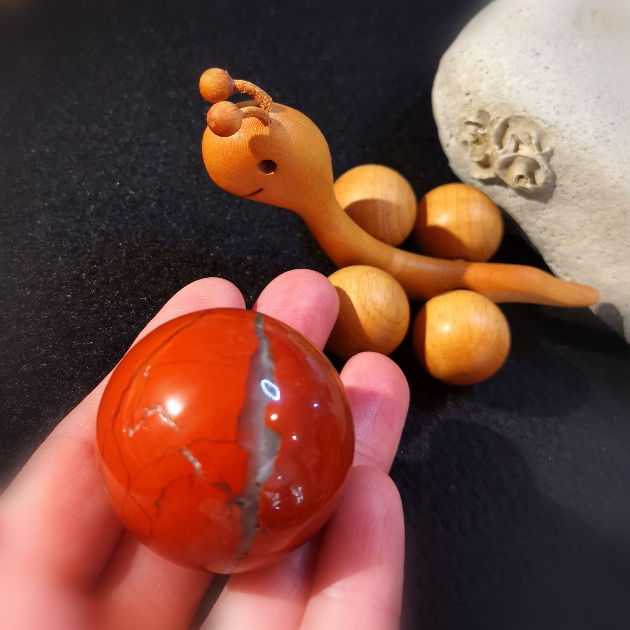 Schildkröte Roter Jaspis Unikat Edelstein und Holz, zur Meditation Raumreinigung, Karma Energie, geweiht - Kraft der FreudeSchnecke Roter Jaspis Unikat Edelstein und Holz, zur Meditation Raumreinigung, Karma Energie, geweiht - Kraft der Freude