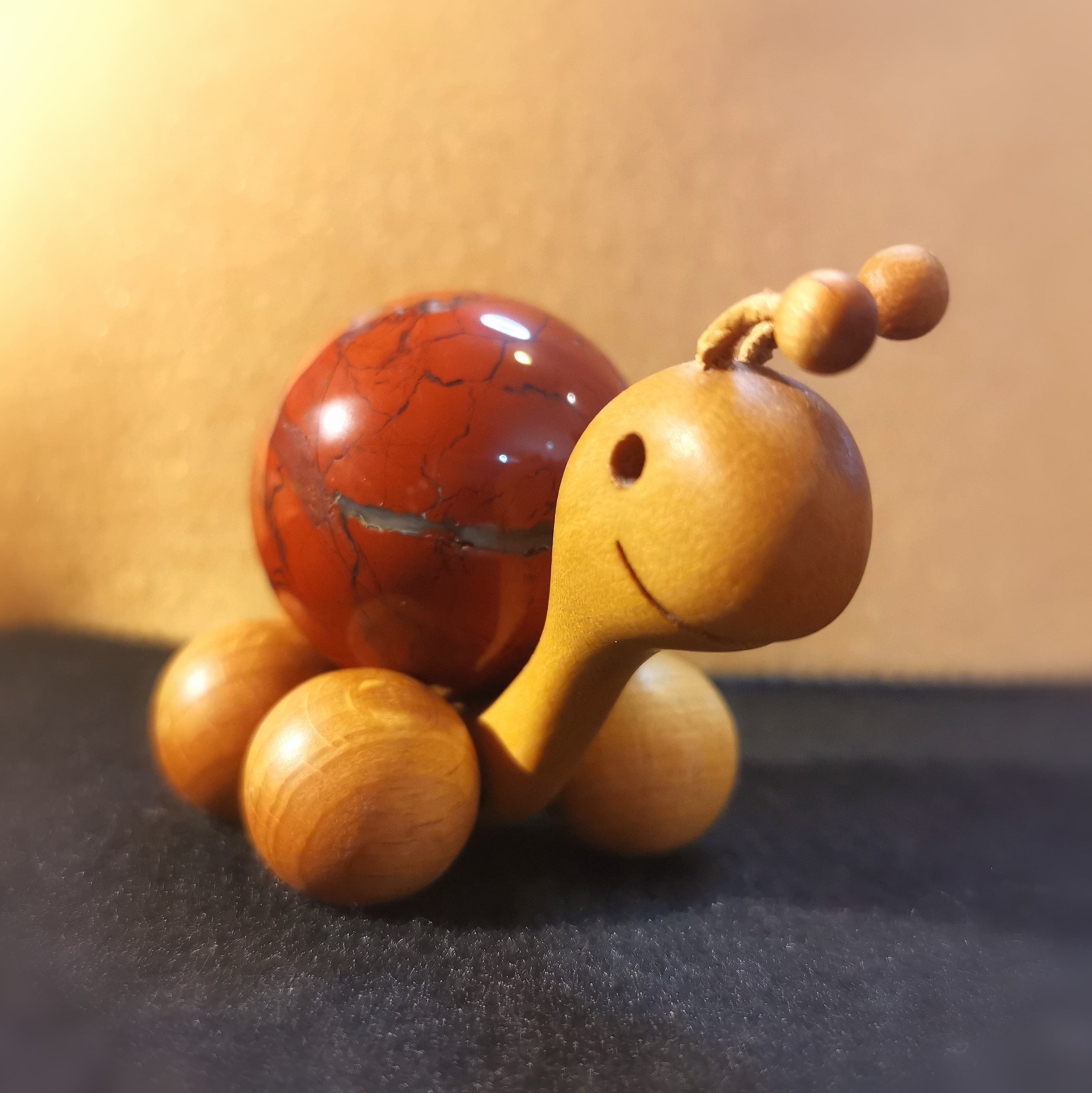 Schildkröte Roter Jaspis Unikat Edelstein und Holz, zur Meditation Raumreinigung, Karma Energie, geweiht - Kraft der FreudeSchnecke Roter Jaspis Unikat Edelstein und Holz, zur Meditation Raumreinigung, Karma Energie, geweiht - Kraft der Freude