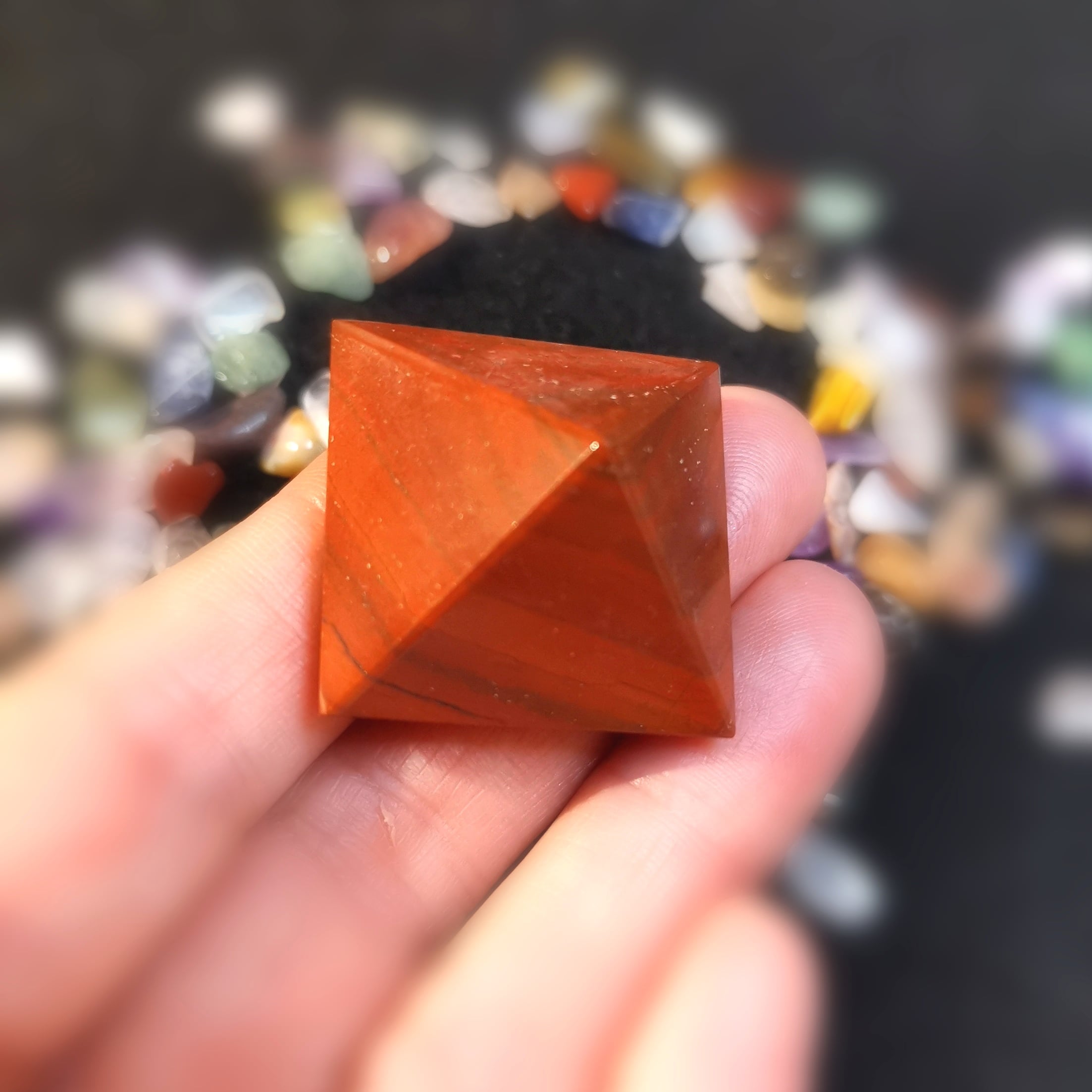 roter Jaskis Edelstein Pyramide, Raumreinigung Meditation, Gesundheit für Körper, Geist und Seele - Erdung und Kraft