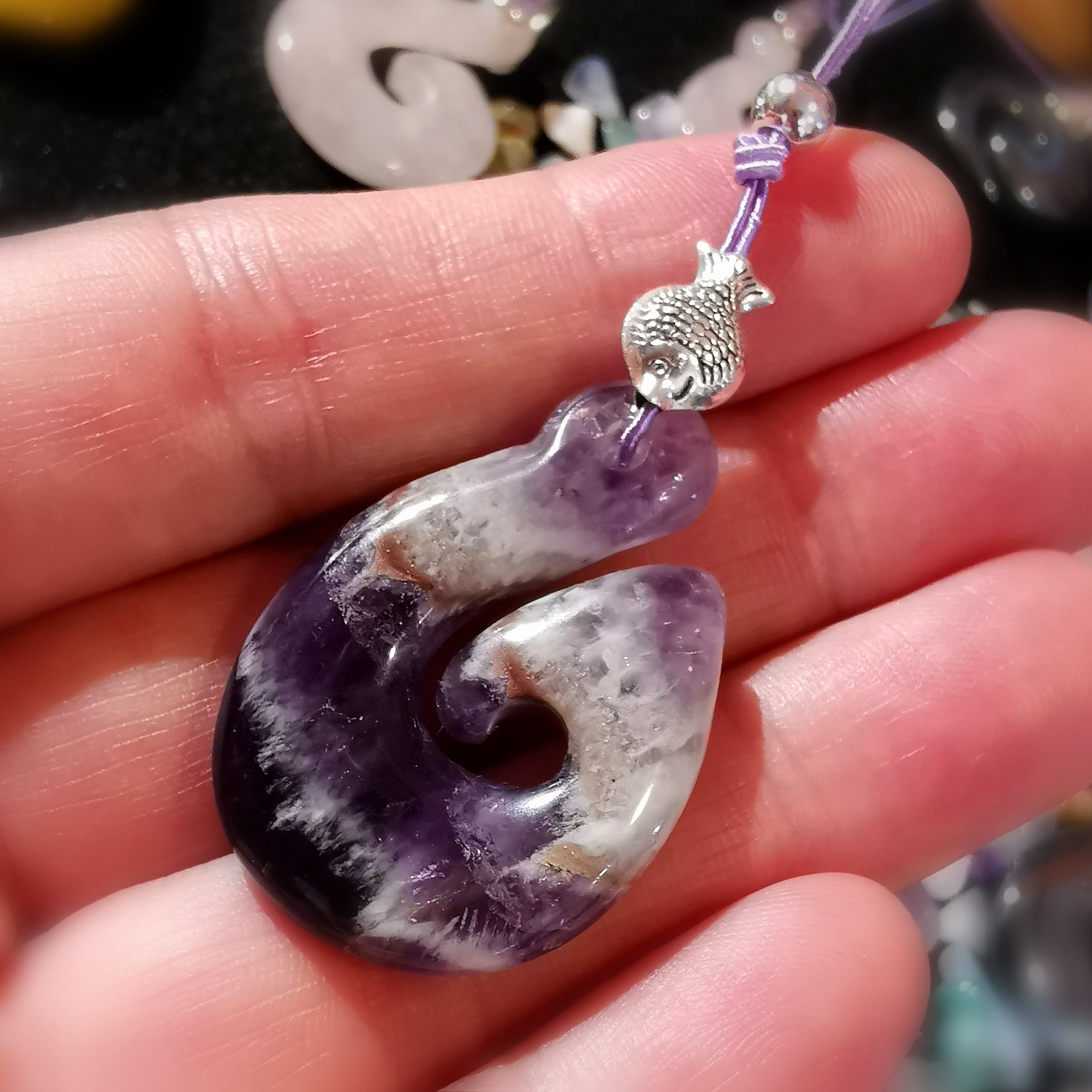 HEI MATAU Angelhaken Maori Amethyst Edelstein Heilstein Talisman Karma Kette, geweiht - Hingabe und Vertrauen